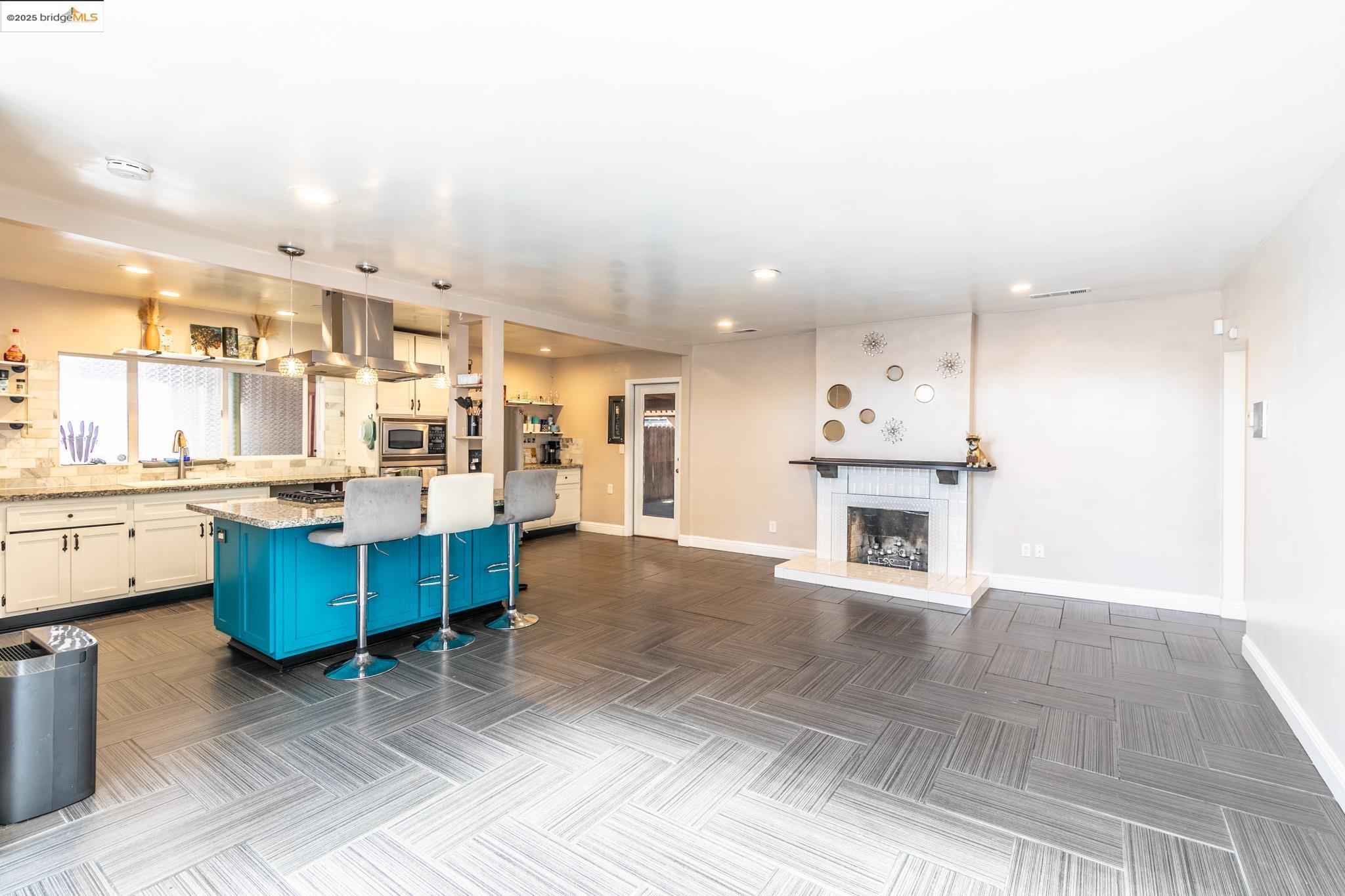 Detail Gallery Image 4 of 36 For 409 Johnson St, Modesto,  CA 95354 - 3 Beds | 2 Baths