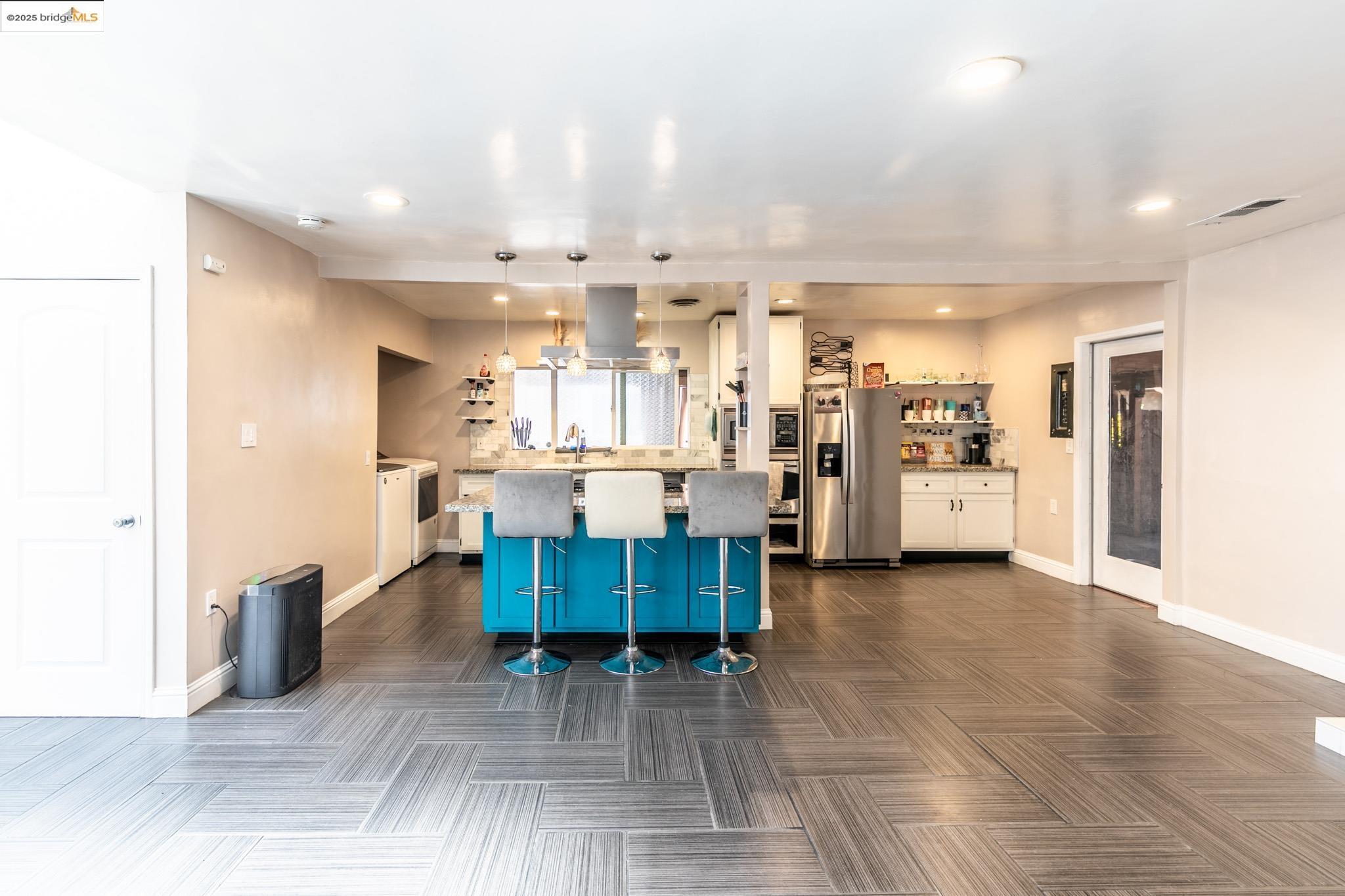 Detail Gallery Image 5 of 36 For 409 Johnson St, Modesto,  CA 95354 - 3 Beds | 2 Baths