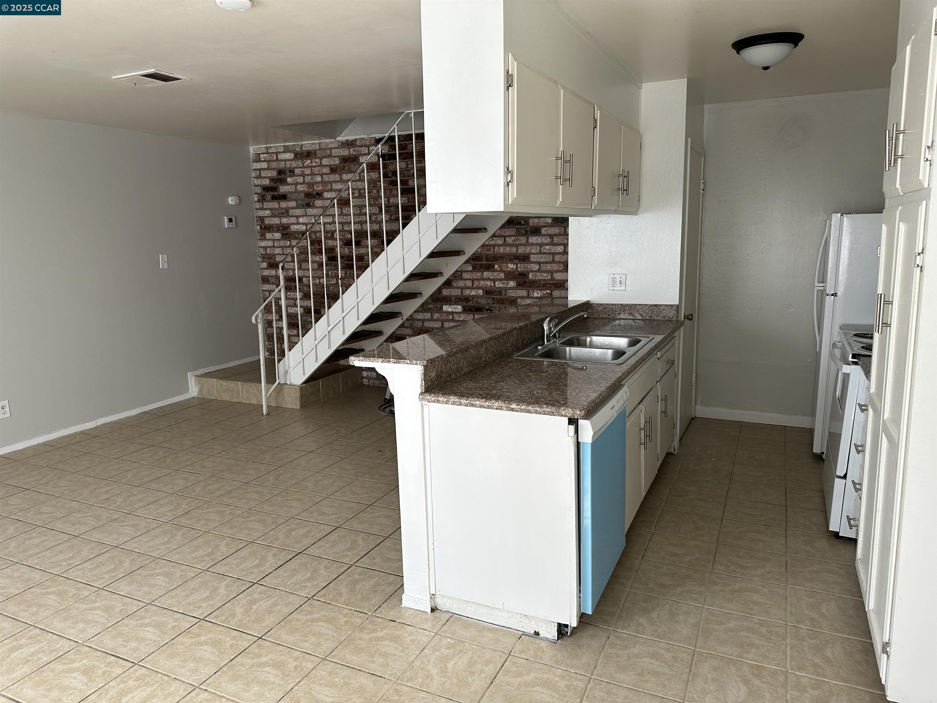 Photo #4: 41098388 Listing: Photo #4