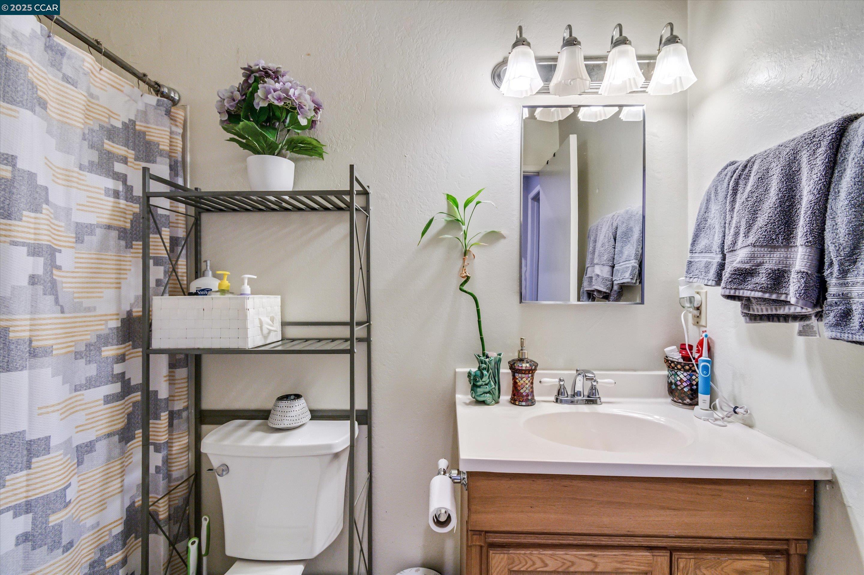 Detail Gallery Image 18 of 22 For 8037 Santa Barbara Dr, Rohnert Park,  CA 94928 - 3 Beds | 2 Baths
