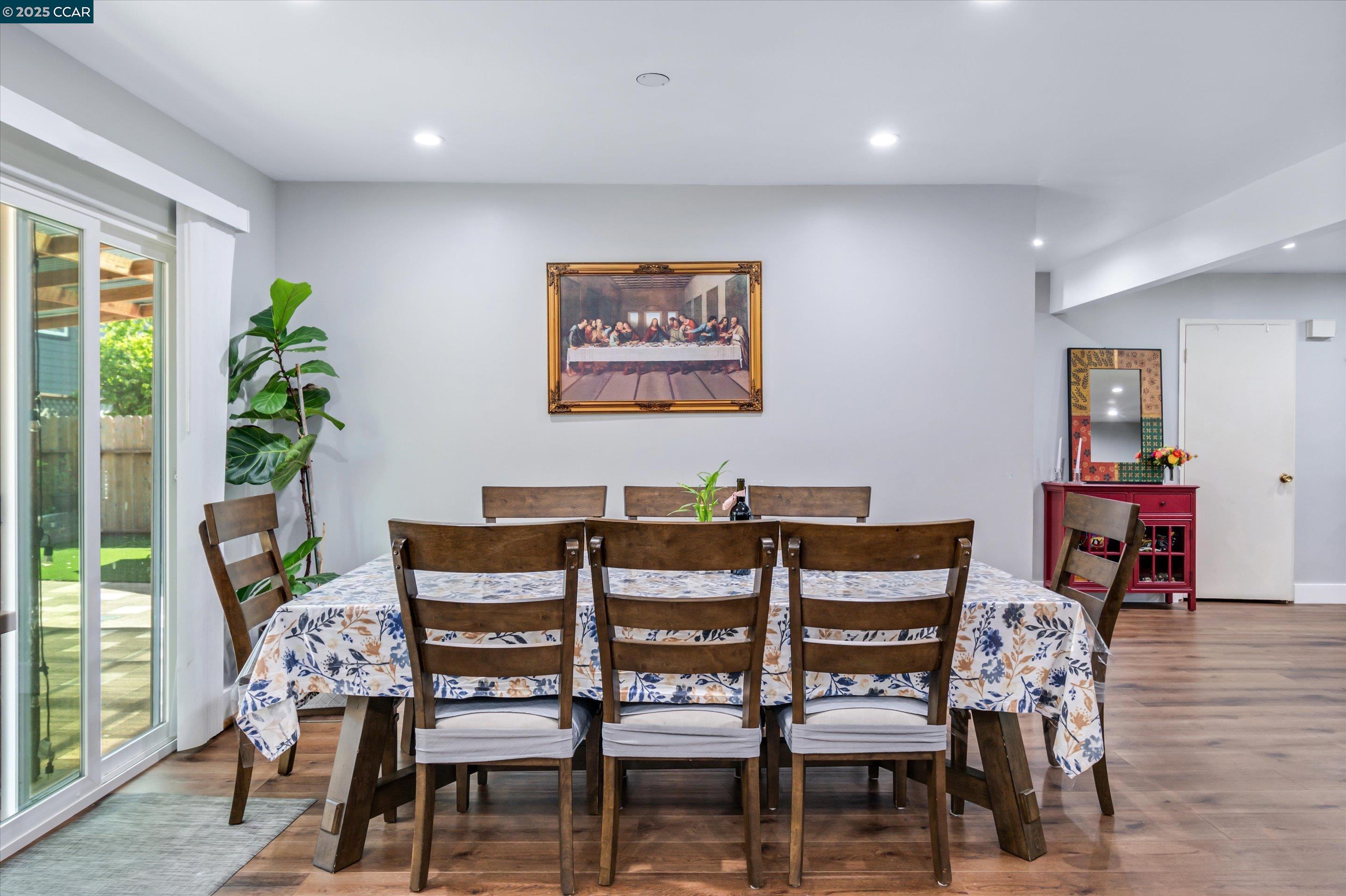 Detail Gallery Image 8 of 22 For 8037 Santa Barbara Dr, Rohnert Park,  CA 94928 - 3 Beds | 2 Baths
