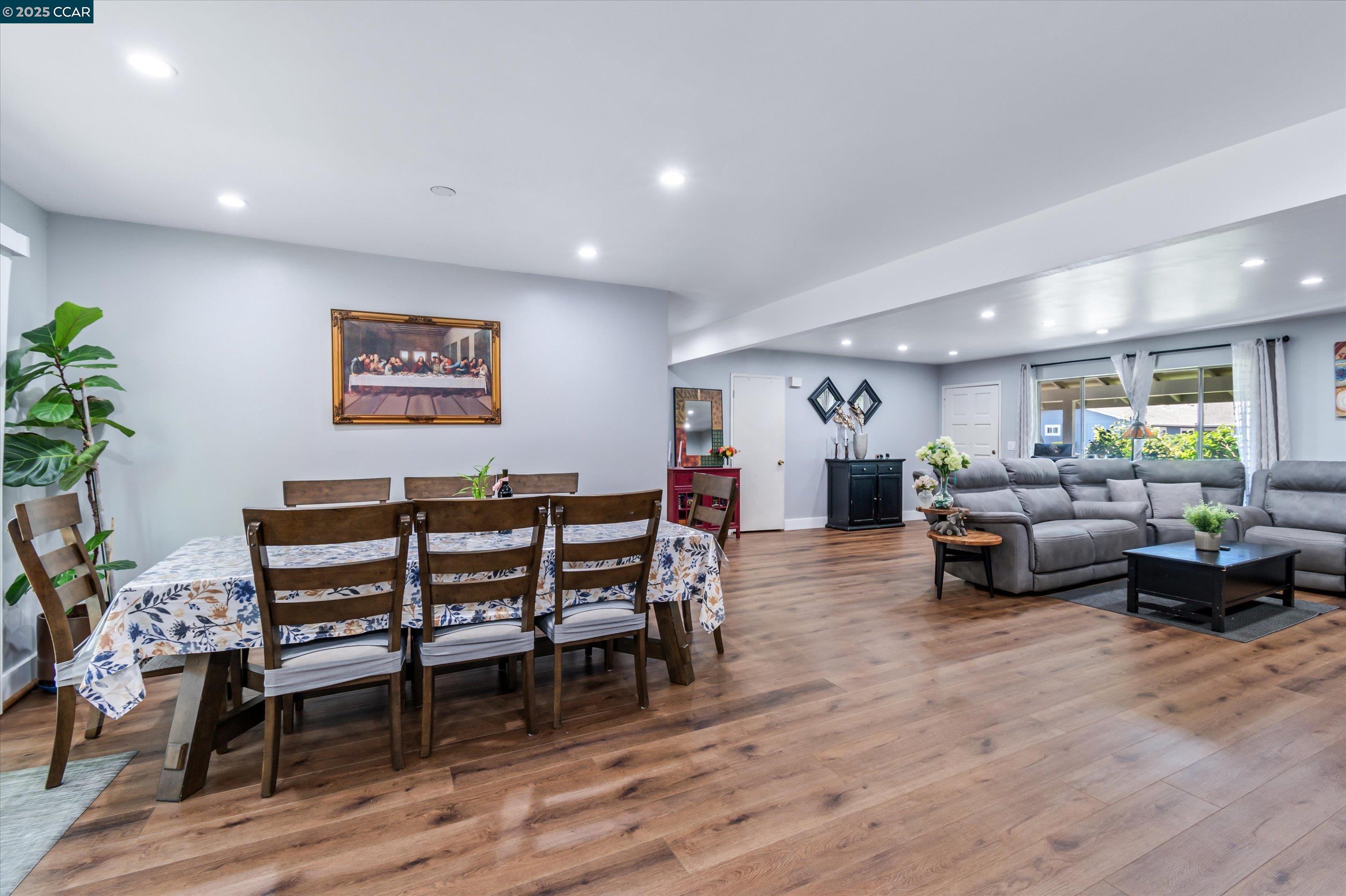 Detail Gallery Image 9 of 22 For 8037 Santa Barbara Dr, Rohnert Park,  CA 94928 - 3 Beds | 2 Baths