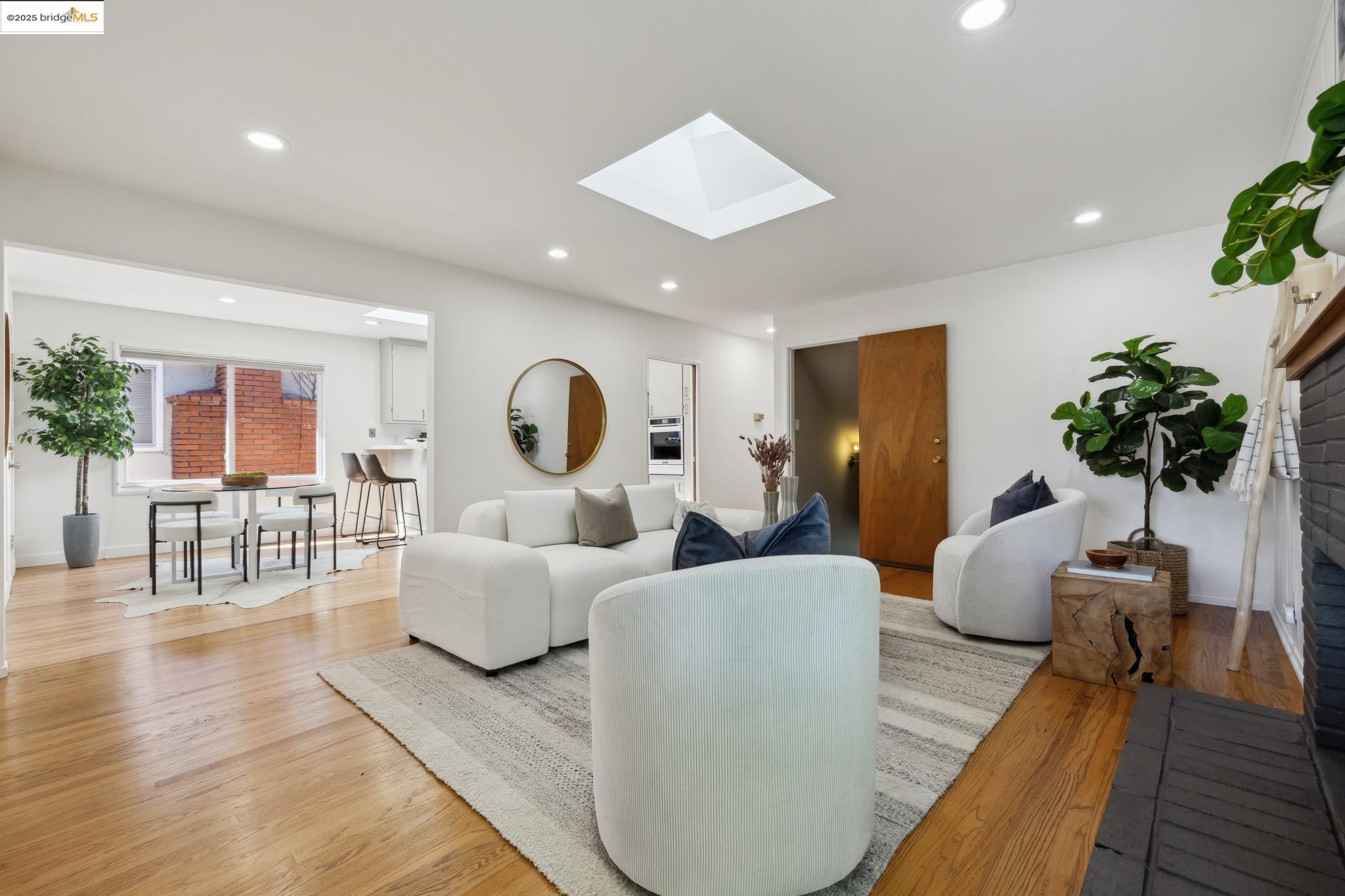 Detail Gallery Image 2 of 34 For 6251 Highland Ave, Richmond,  CA 94805 - 3 Beds | 2 Baths