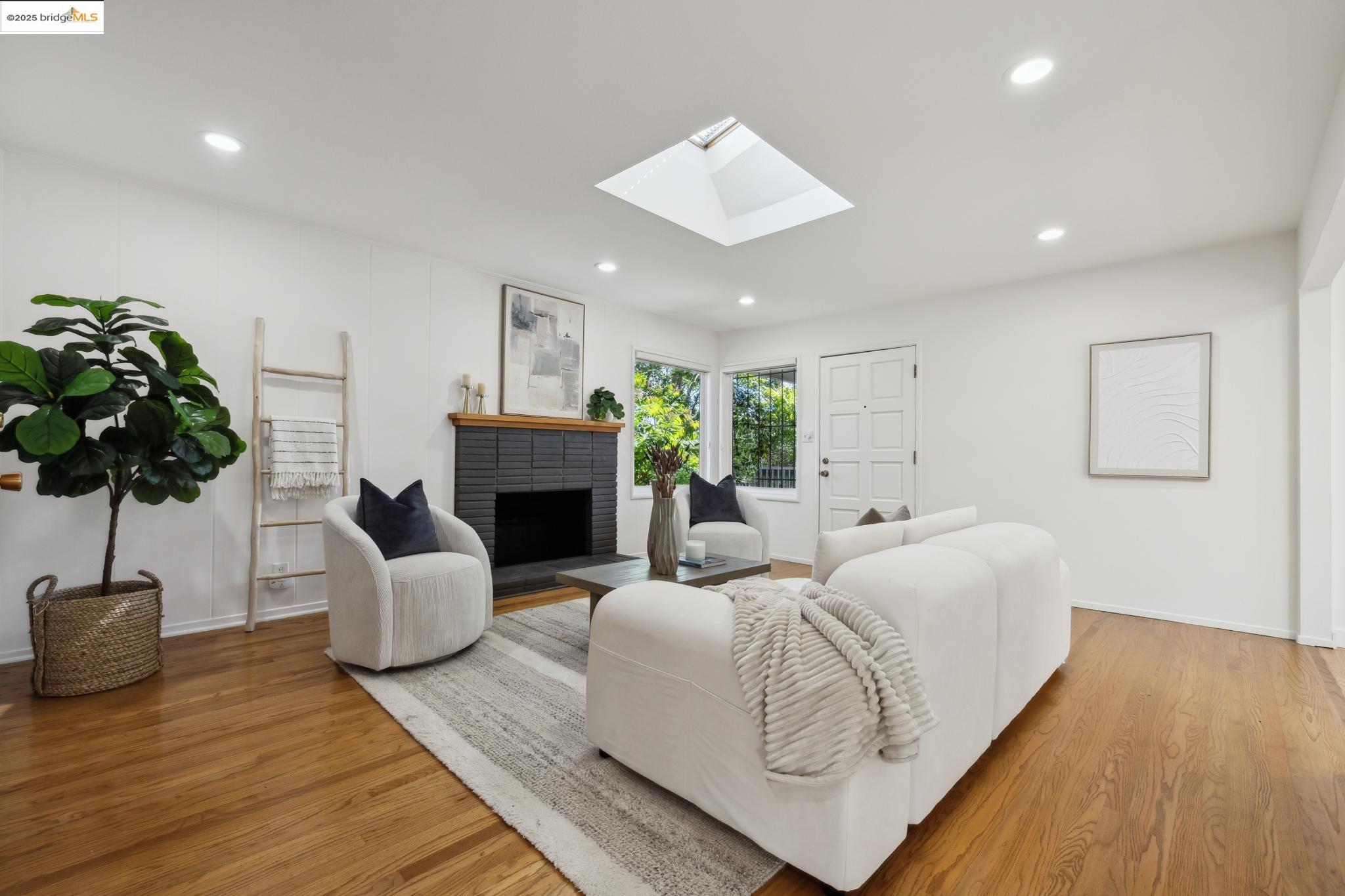 Detail Gallery Image 4 of 34 For 6251 Highland Ave, Richmond,  CA 94805 - 3 Beds | 2 Baths