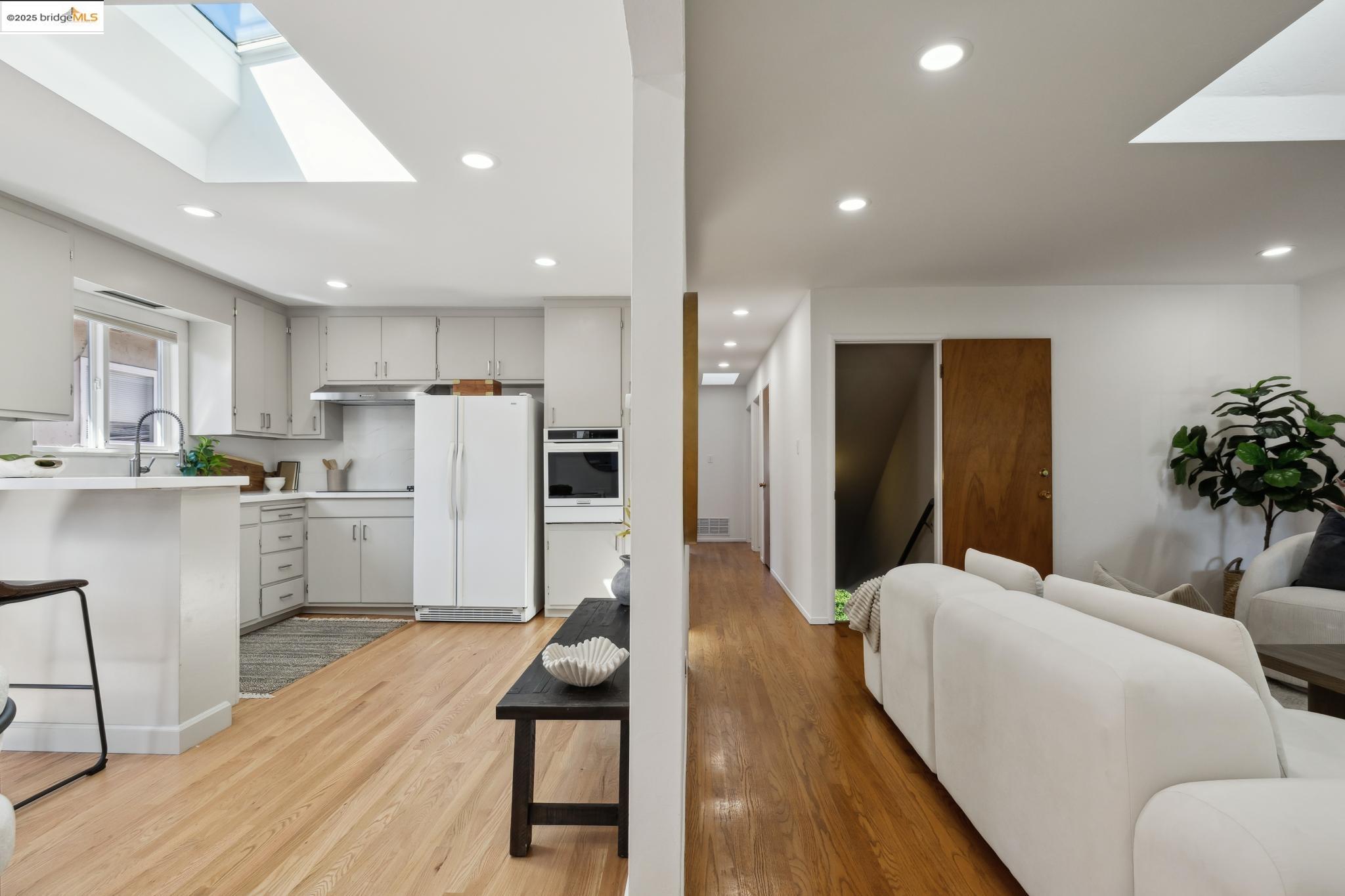 Detail Gallery Image 6 of 34 For 6251 Highland Ave, Richmond,  CA 94805 - 3 Beds | 2 Baths