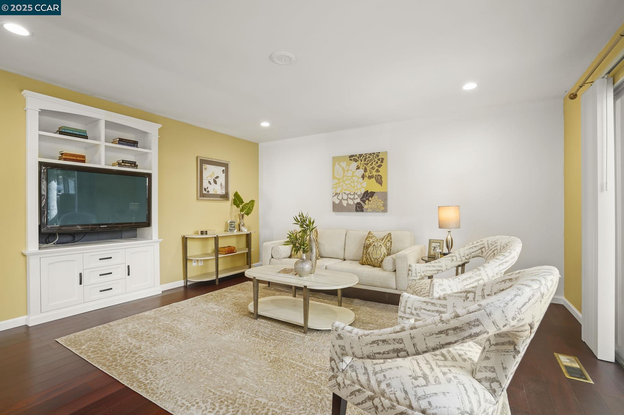 Photo #4: 41098395 Listing: Photo #4