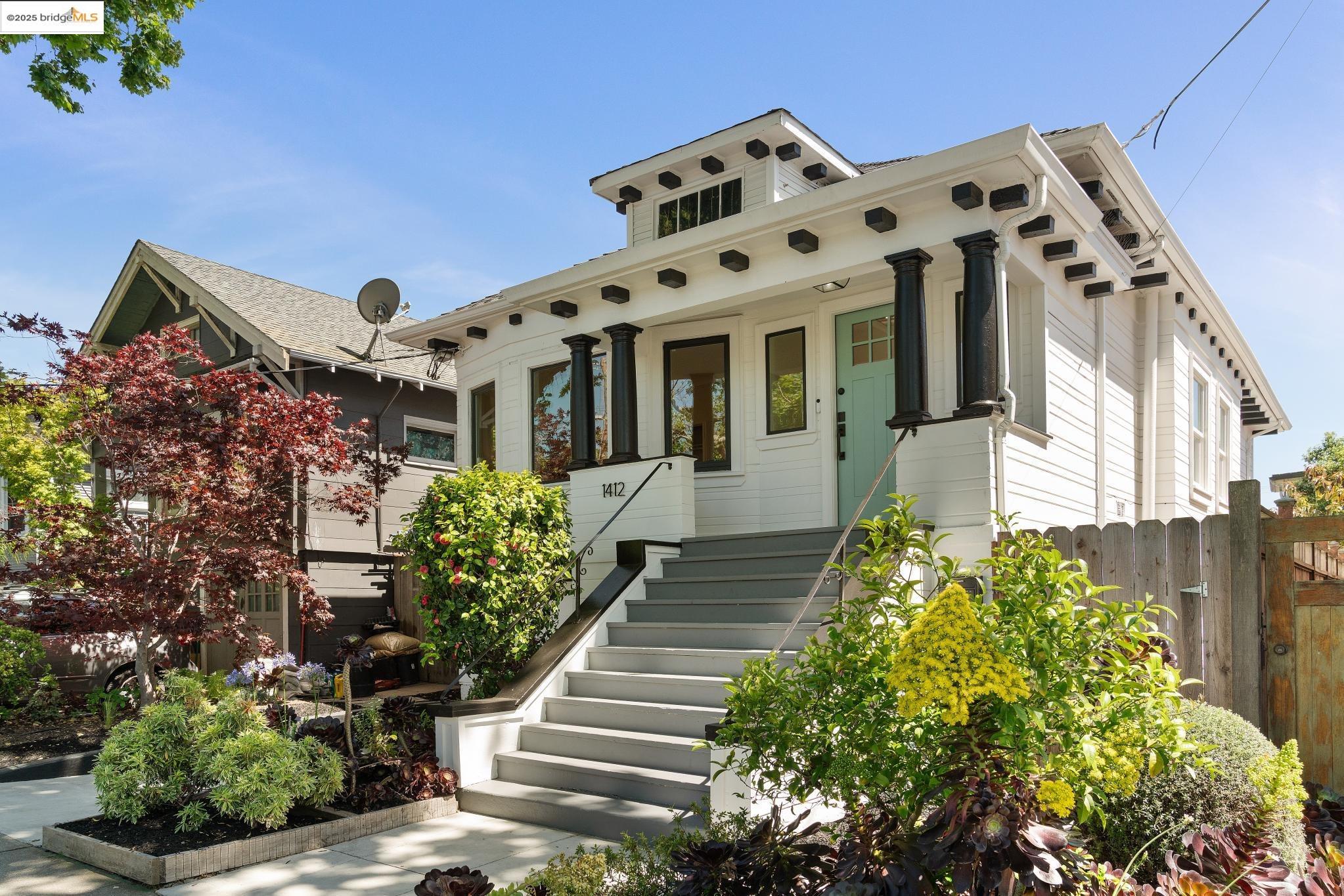 Detail Gallery Image 2 of 56 For 1412 Alcatraz Ave, Berkeley,  CA 94702 - 3 Beds | 2 Baths