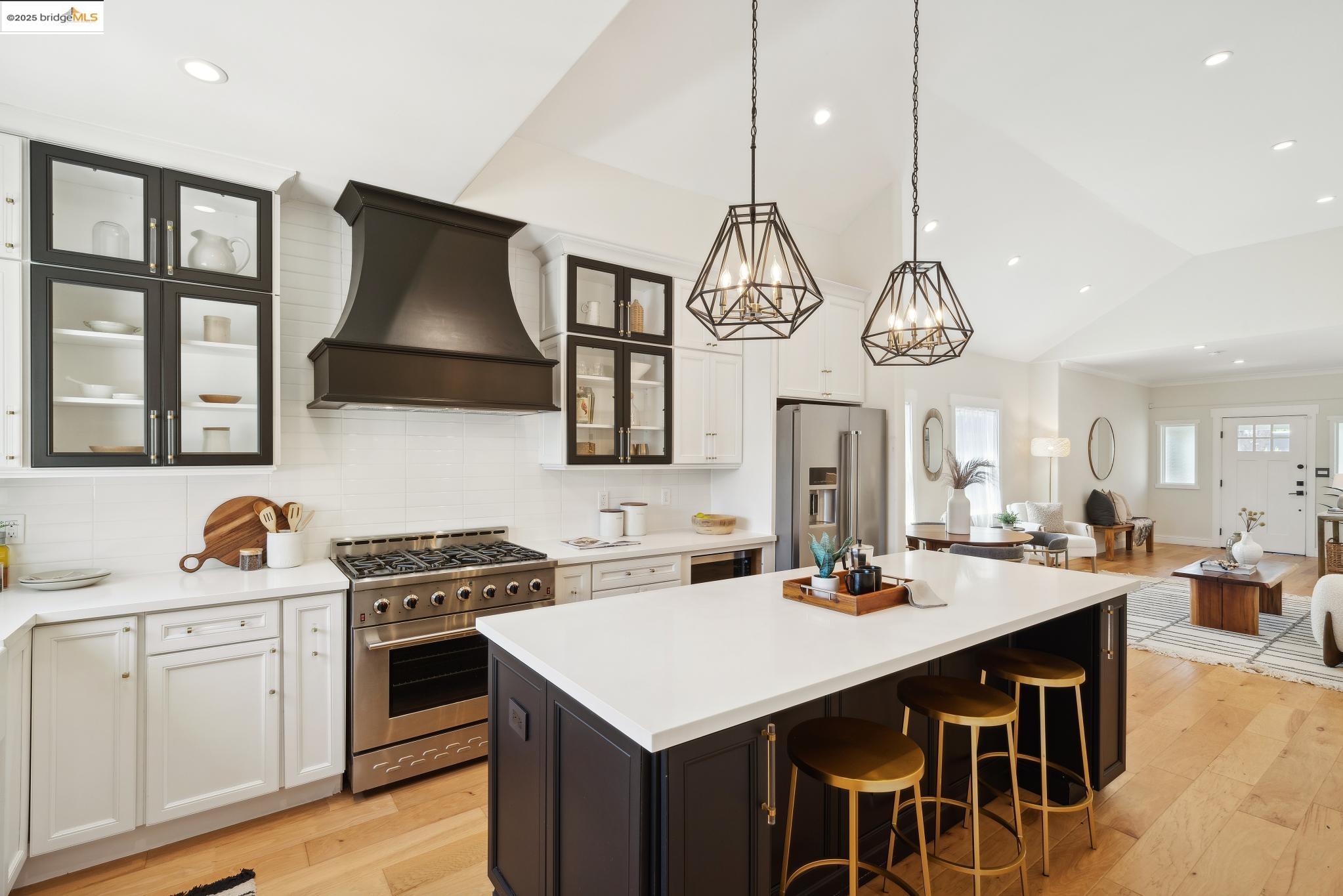 Detail Gallery Image 14 of 56 For 1412 Alcatraz Ave, Berkeley,  CA 94702 - 3 Beds | 2 Baths