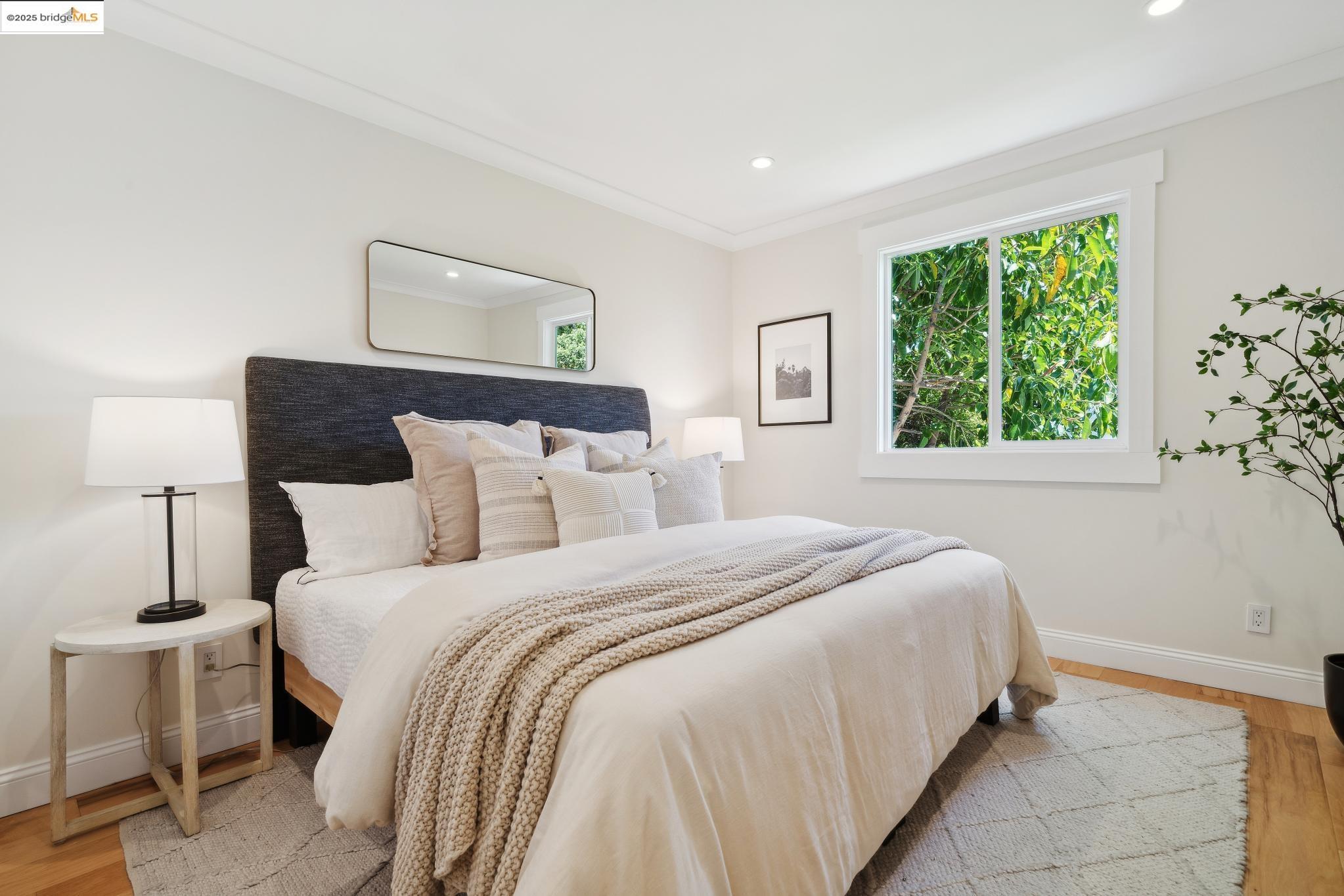 Detail Gallery Image 16 of 56 For 1412 Alcatraz Ave, Berkeley,  CA 94702 - 3 Beds | 2 Baths