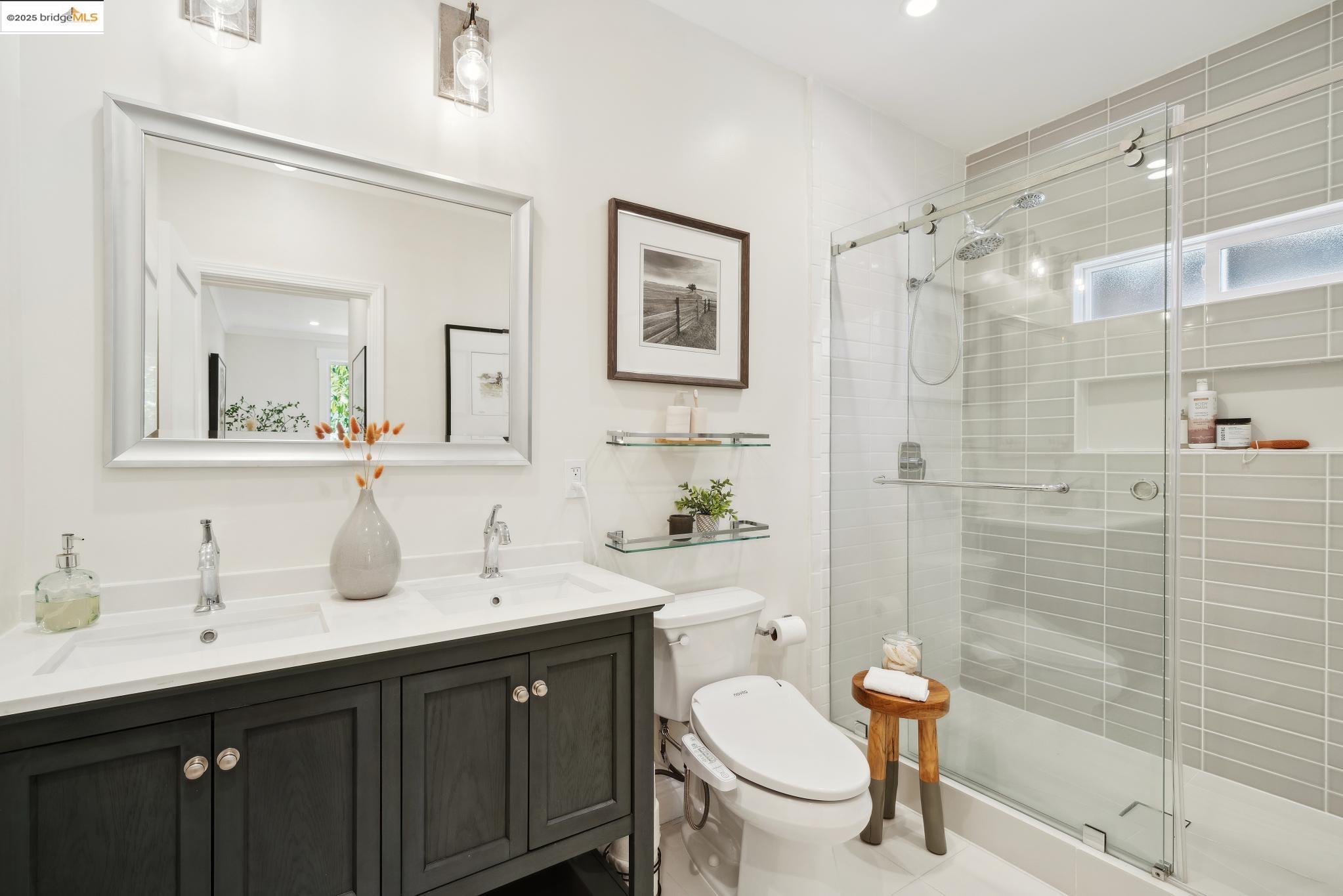 Detail Gallery Image 19 of 56 For 1412 Alcatraz Ave, Berkeley,  CA 94702 - 3 Beds | 2 Baths