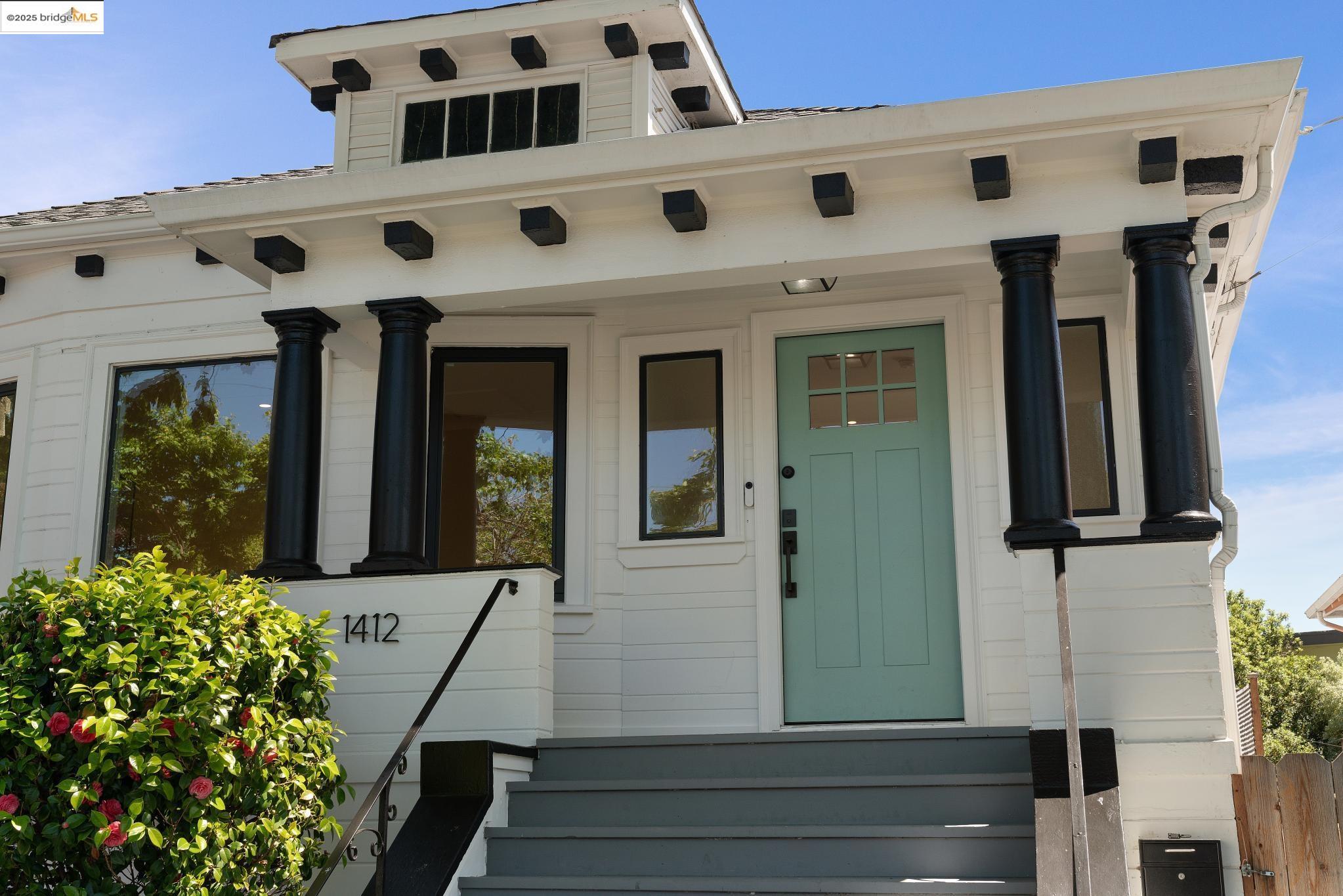 Detail Gallery Image 3 of 56 For 1412 Alcatraz Ave, Berkeley,  CA 94702 - 3 Beds | 2 Baths