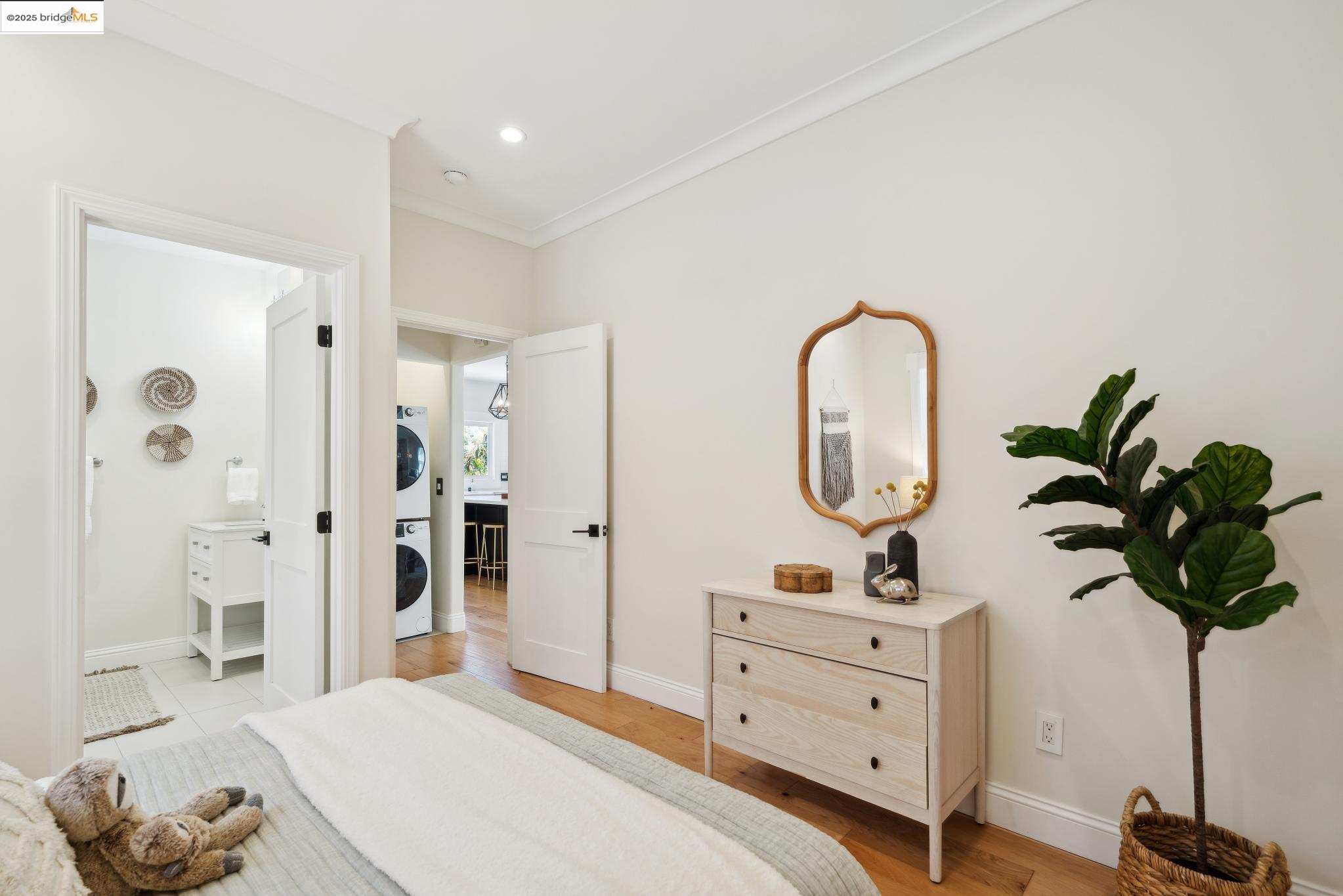 Detail Gallery Image 23 of 56 For 1412 Alcatraz Ave, Berkeley,  CA 94702 - 3 Beds | 2 Baths