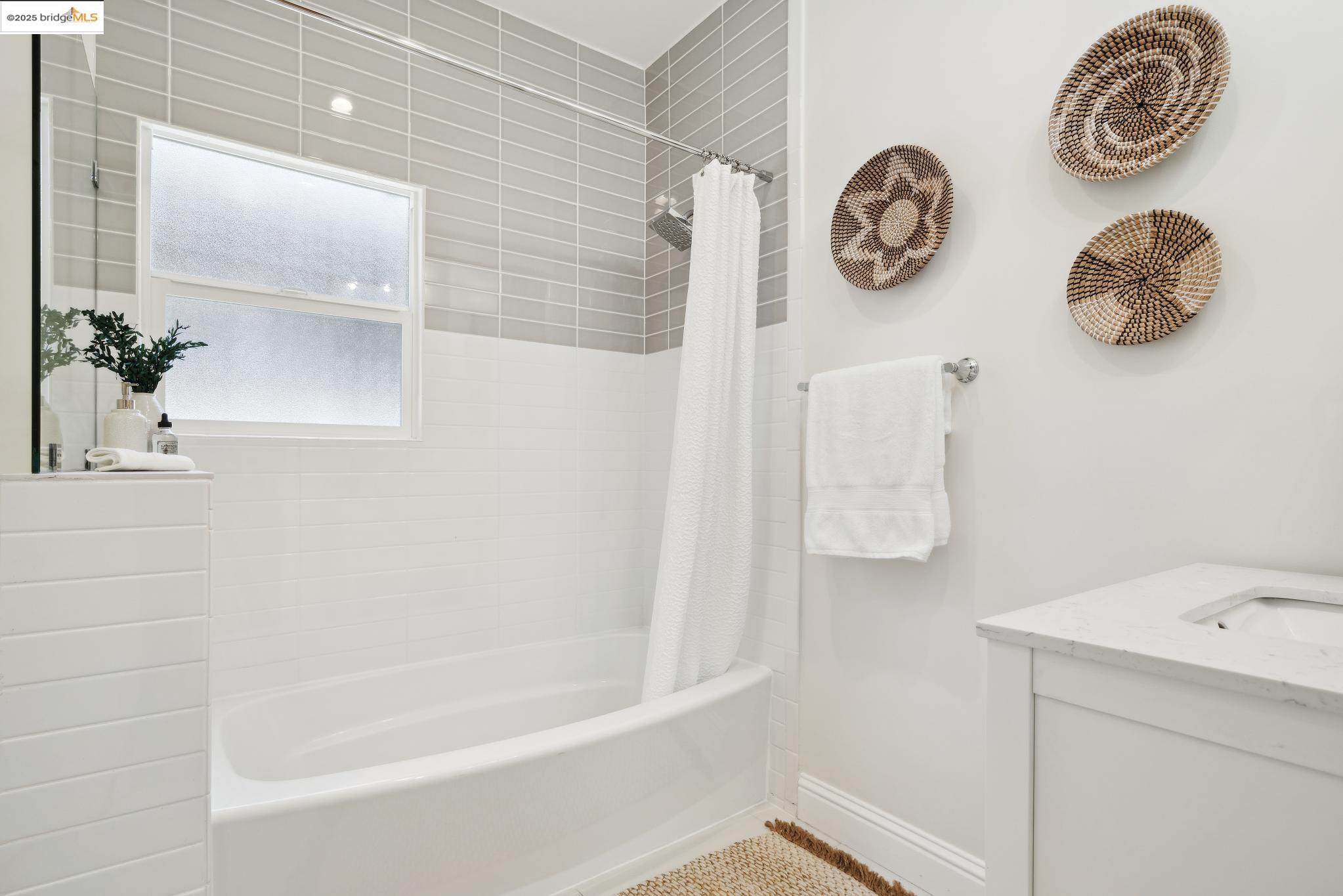 Detail Gallery Image 25 of 56 For 1412 Alcatraz Ave, Berkeley,  CA 94702 - 3 Beds | 2 Baths