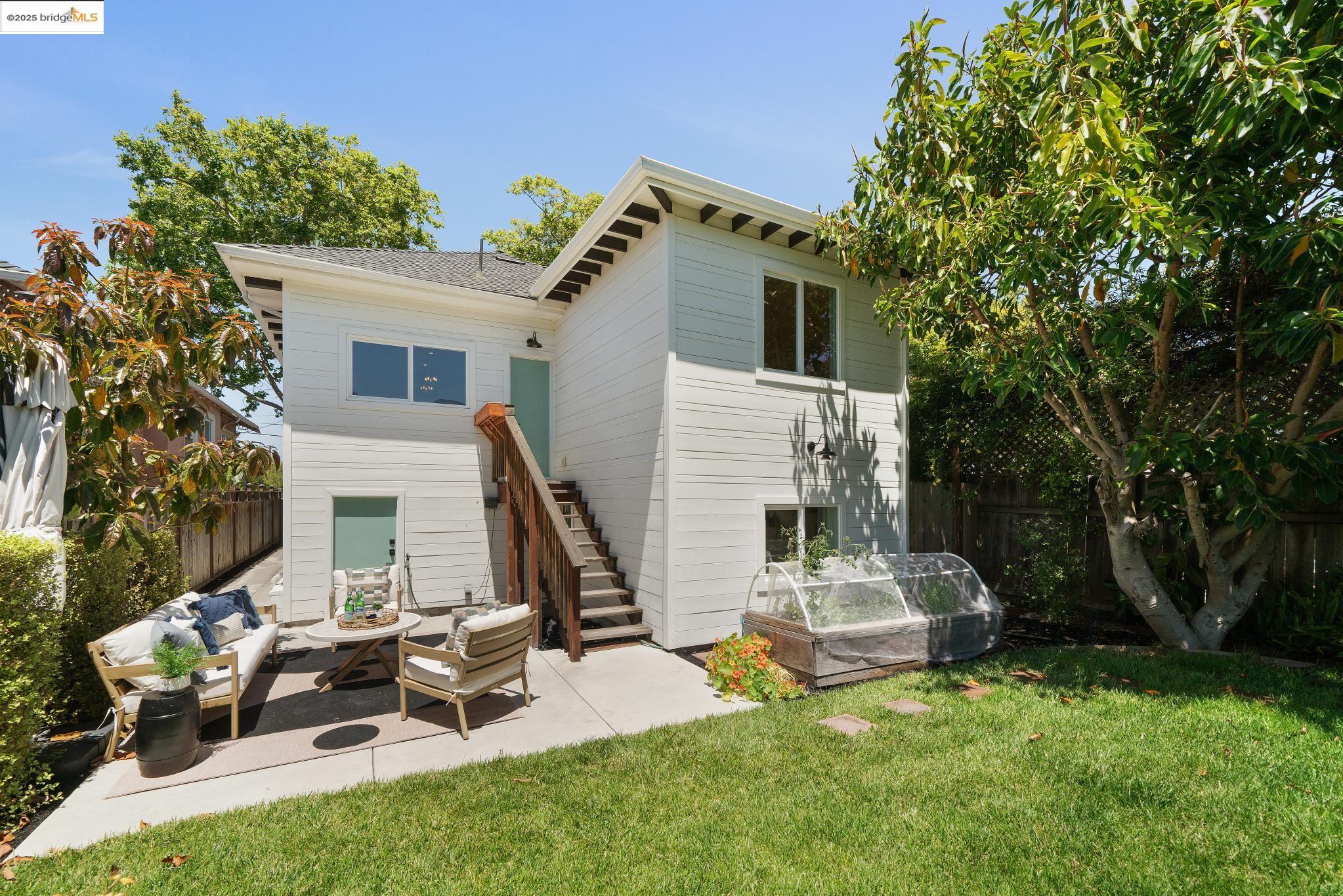 Detail Gallery Image 36 of 56 For 1412 Alcatraz Ave, Berkeley,  CA 94702 - 3 Beds | 2 Baths