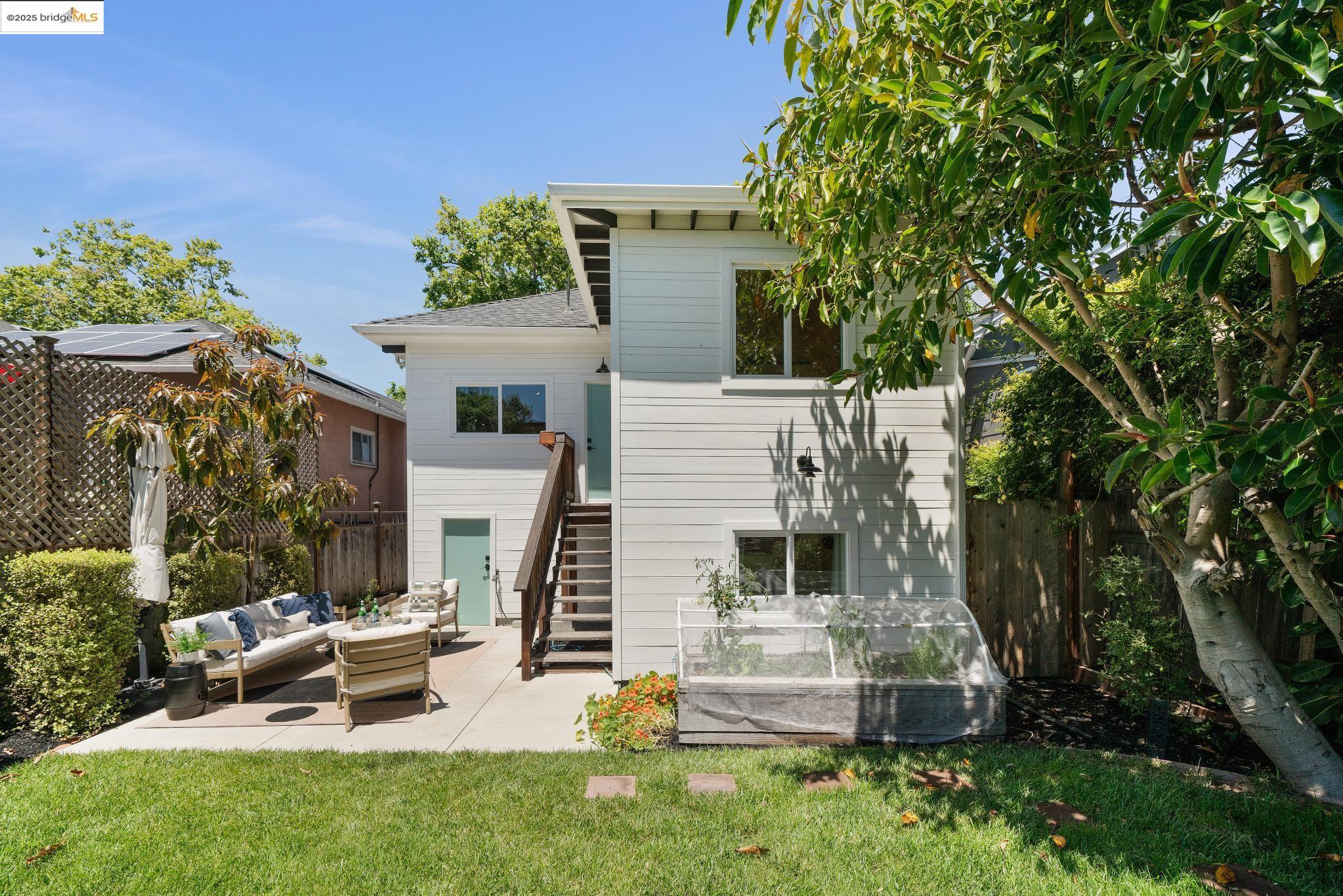 Detail Gallery Image 37 of 56 For 1412 Alcatraz Ave, Berkeley,  CA 94702 - 3 Beds | 2 Baths