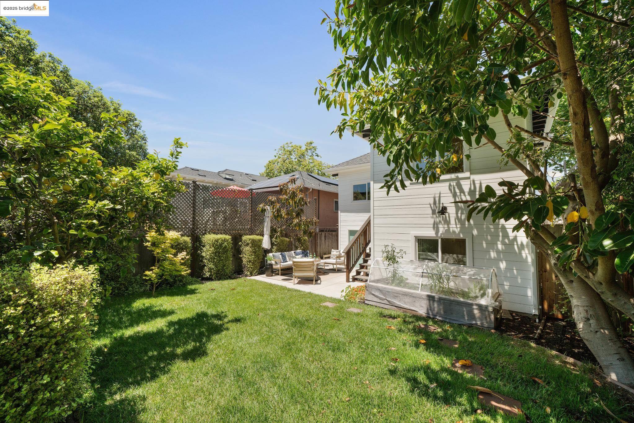 Detail Gallery Image 38 of 56 For 1412 Alcatraz Ave, Berkeley,  CA 94702 - 3 Beds | 2 Baths