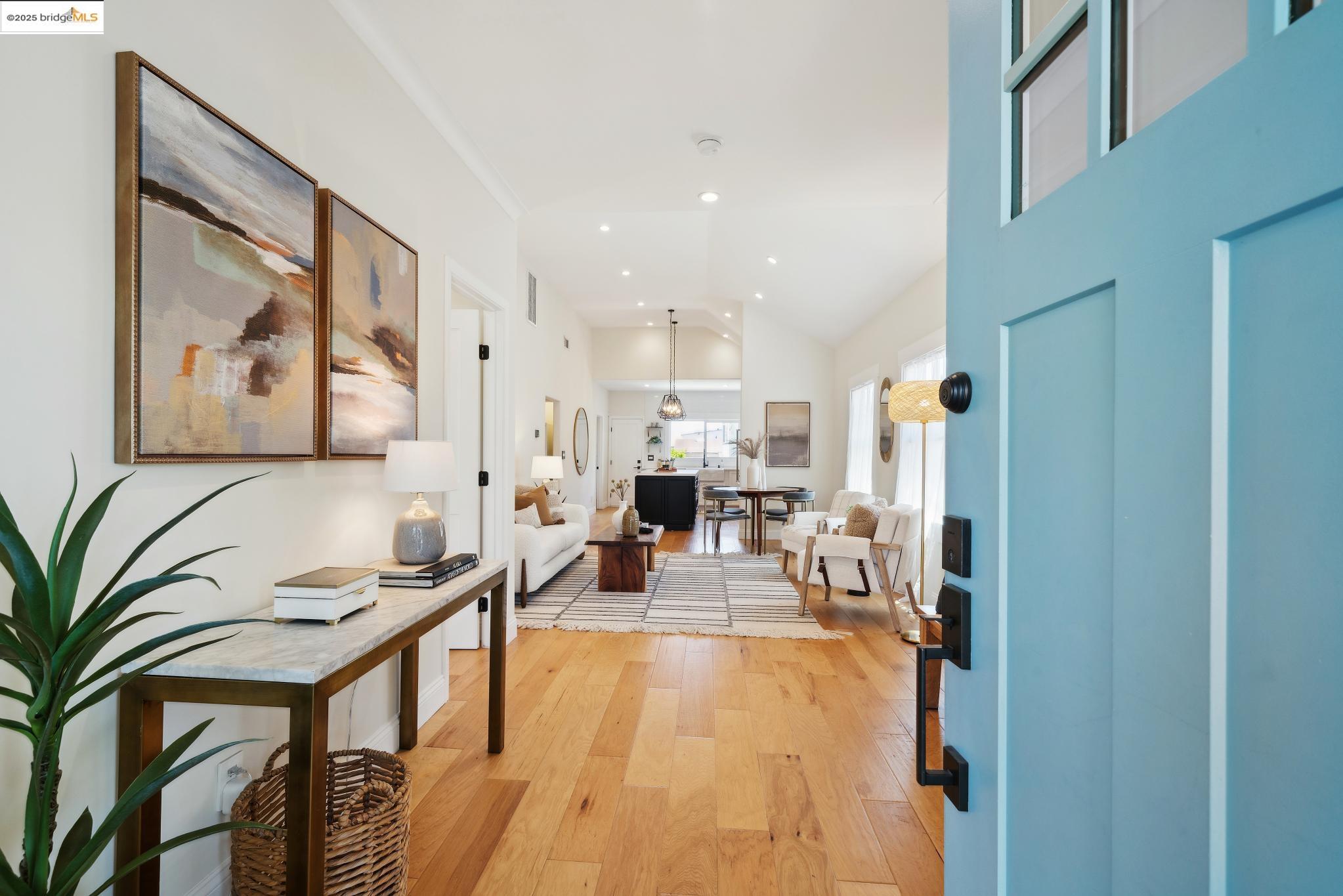 Detail Gallery Image 5 of 56 For 1412 Alcatraz Ave, Berkeley,  CA 94702 - 3 Beds | 2 Baths