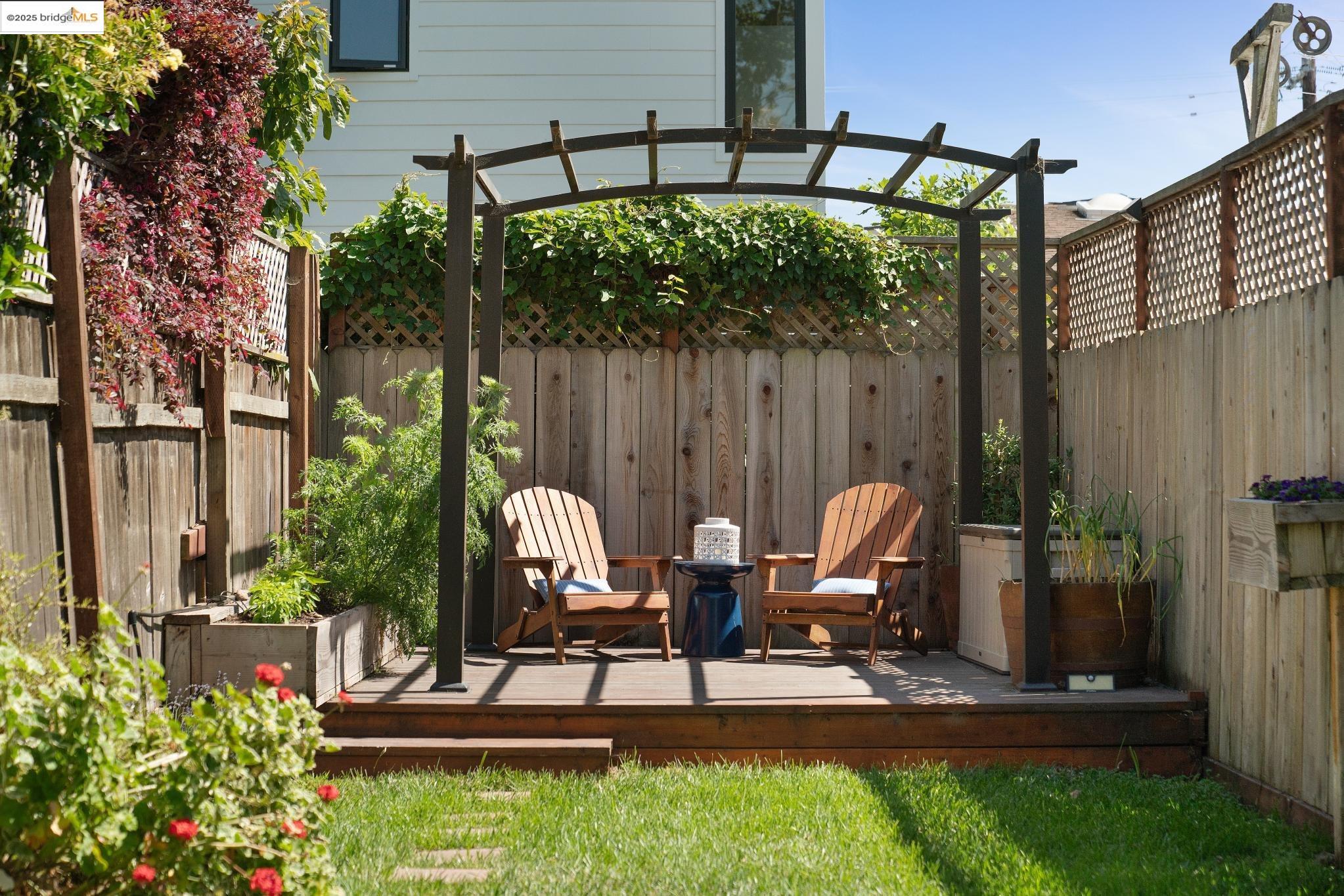 Detail Gallery Image 43 of 56 For 1412 Alcatraz Ave, Berkeley,  CA 94702 - 3 Beds | 2 Baths