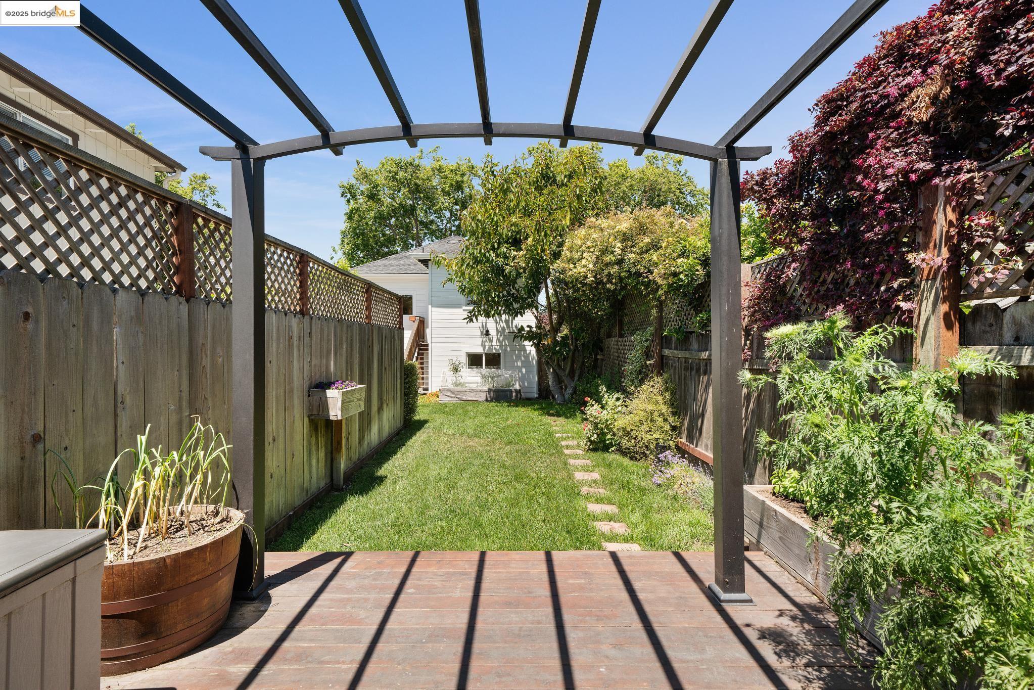Detail Gallery Image 44 of 56 For 1412 Alcatraz Ave, Berkeley,  CA 94702 - 3 Beds | 2 Baths