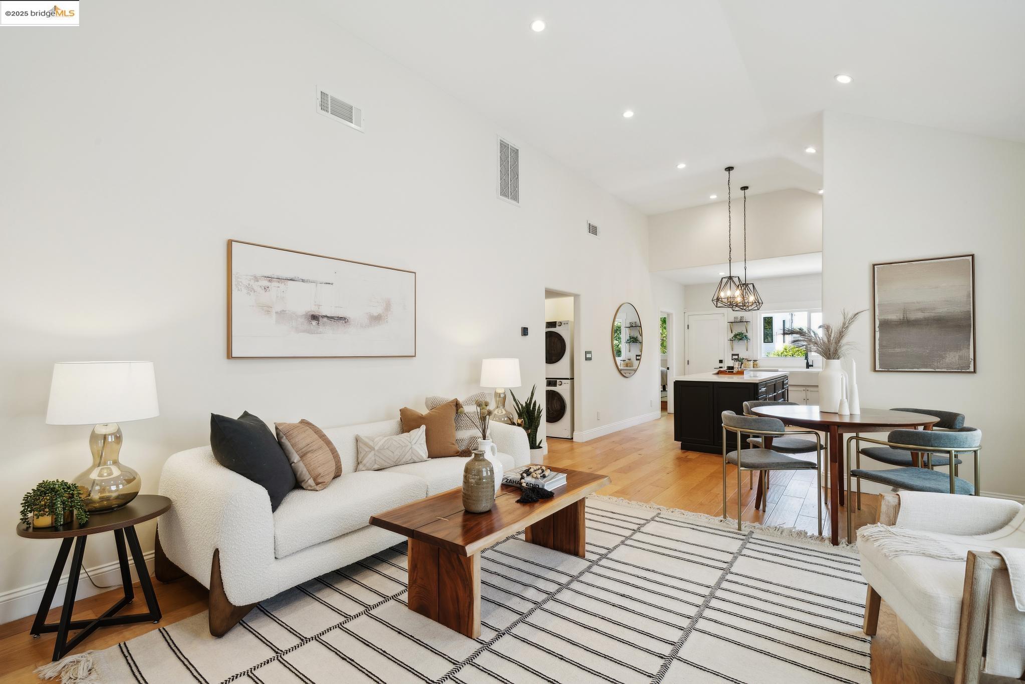Detail Gallery Image 6 of 56 For 1412 Alcatraz Ave, Berkeley,  CA 94702 - 3 Beds | 2 Baths