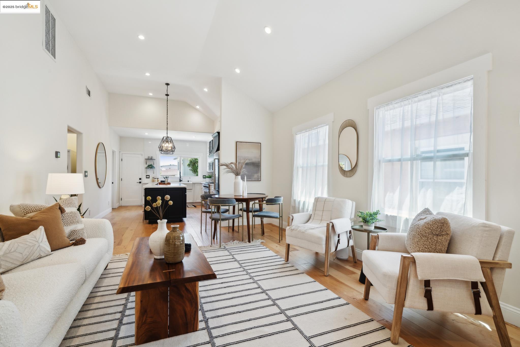 Detail Gallery Image 7 of 56 For 1412 Alcatraz Ave, Berkeley,  CA 94702 - 3 Beds | 2 Baths