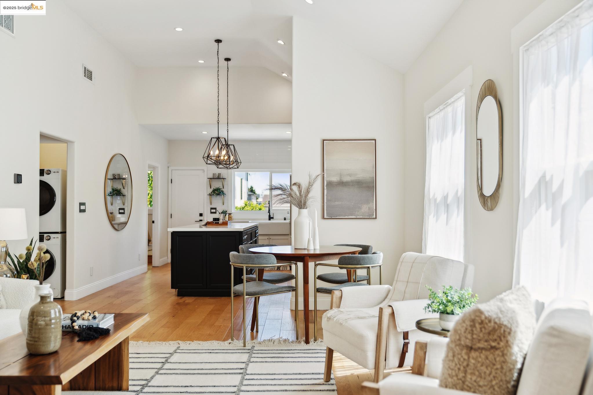 Detail Gallery Image 10 of 56 For 1412 Alcatraz Ave, Berkeley,  CA 94702 - 3 Beds | 2 Baths