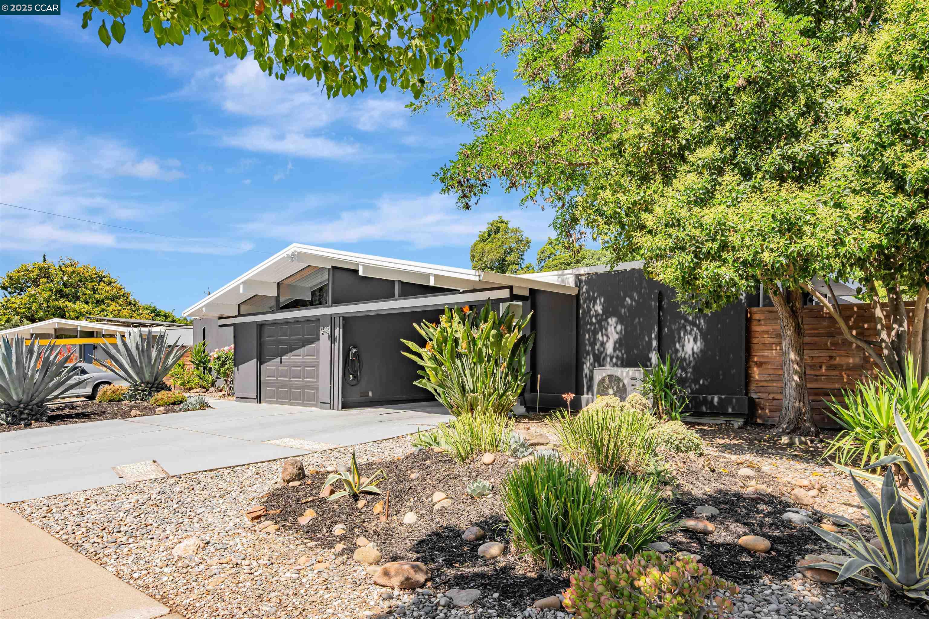 Detail Gallery Image 2 of 52 For 1243 Lancashire Dr, Concord,  CA 94518 - 4 Beds | 2 Baths