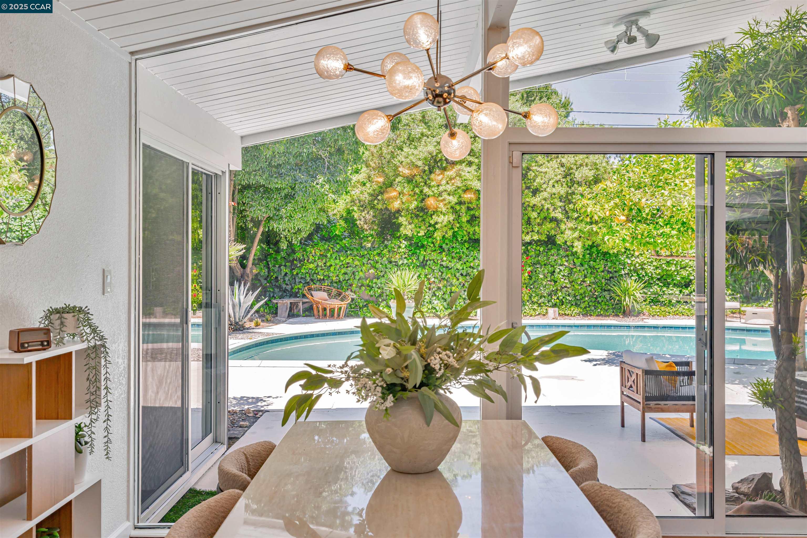 Detail Gallery Image 11 of 52 For 1243 Lancashire Dr, Concord,  CA 94518 - 4 Beds | 2 Baths