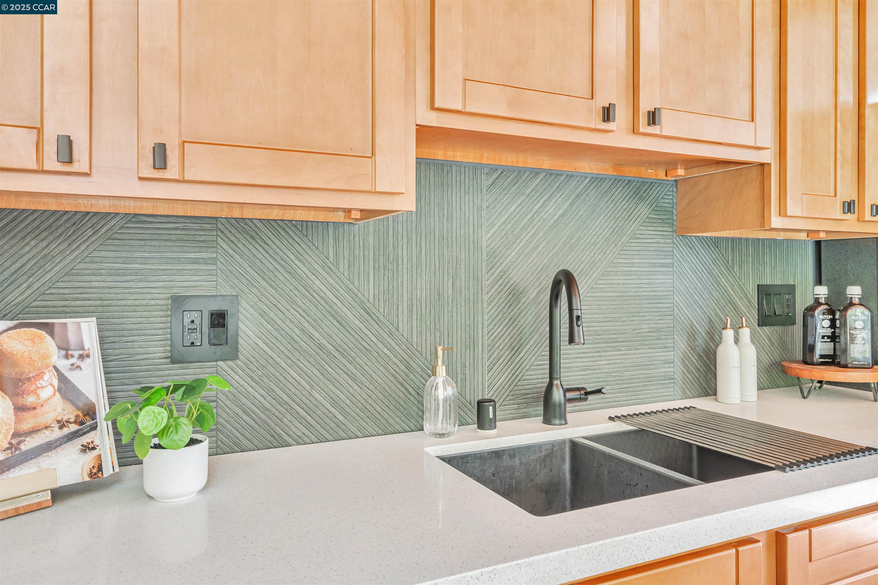 Detail Gallery Image 15 of 52 For 1243 Lancashire Dr, Concord,  CA 94518 - 4 Beds | 2 Baths