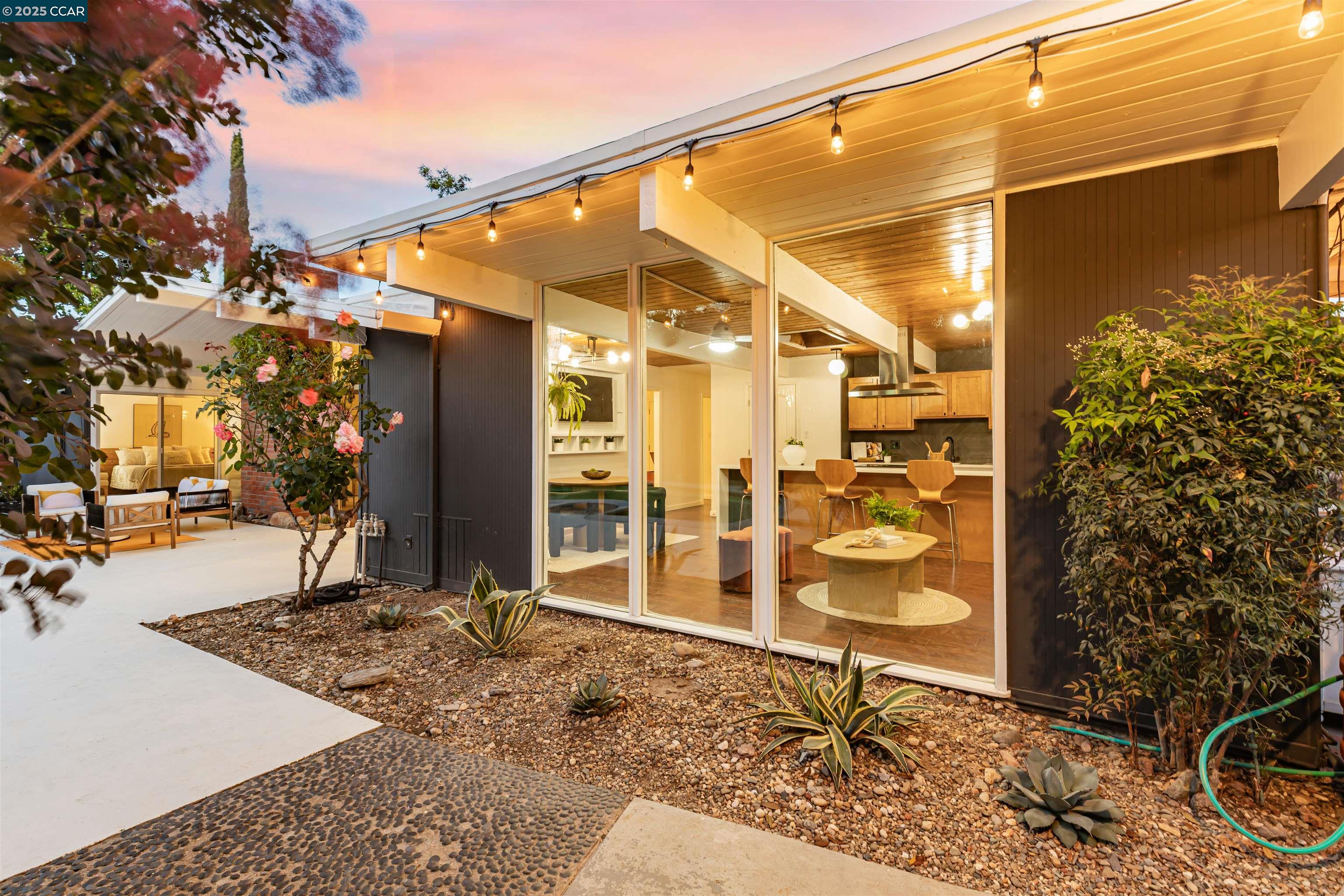 Detail Gallery Image 34 of 52 For 1243 Lancashire Dr, Concord,  CA 94518 - 4 Beds | 2 Baths