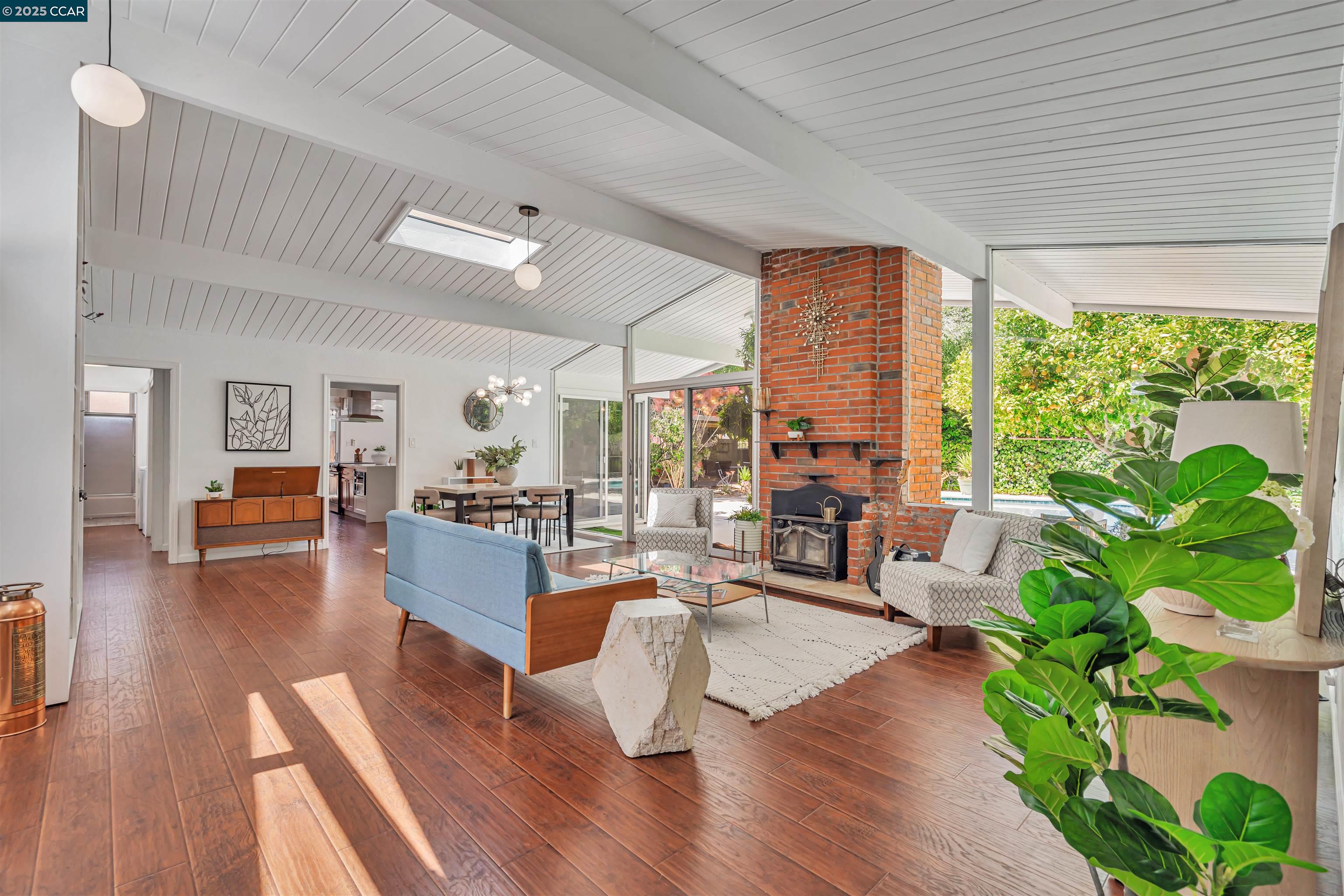 Detail Gallery Image 6 of 52 For 1243 Lancashire Dr, Concord,  CA 94518 - 4 Beds | 2 Baths