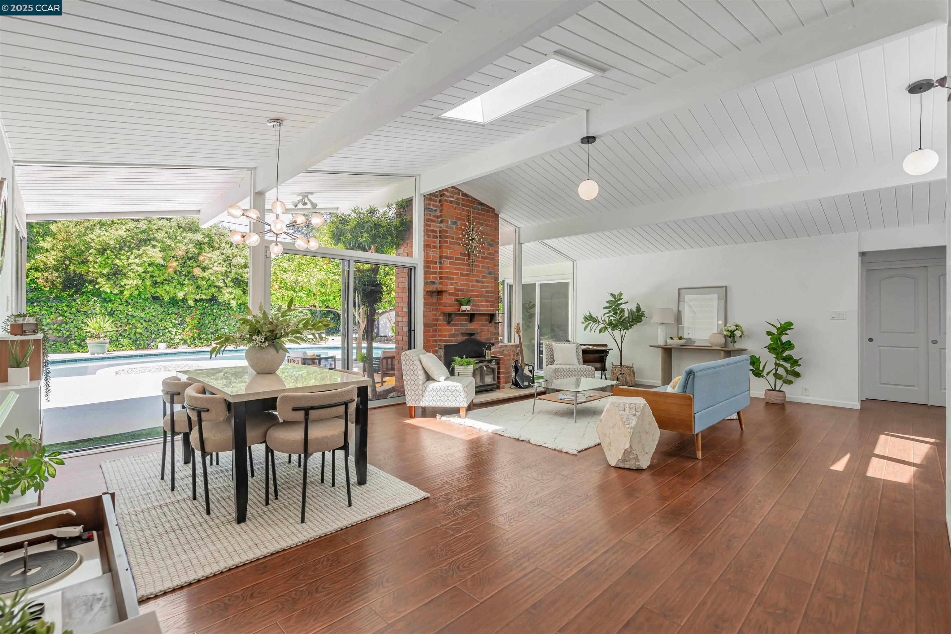 Detail Gallery Image 7 of 52 For 1243 Lancashire Dr, Concord,  CA 94518 - 4 Beds | 2 Baths
