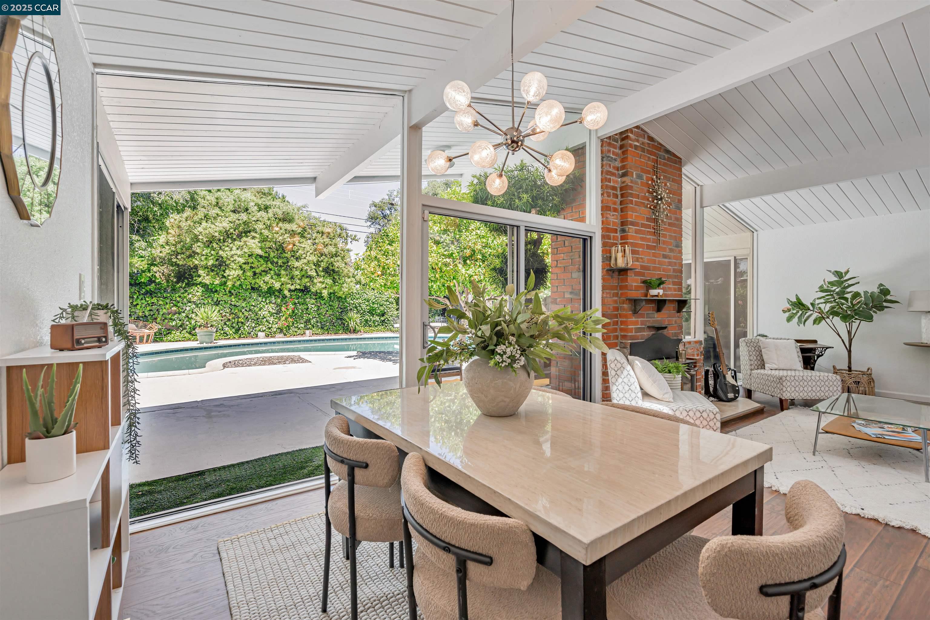 Detail Gallery Image 9 of 52 For 1243 Lancashire Dr, Concord,  CA 94518 - 4 Beds | 2 Baths