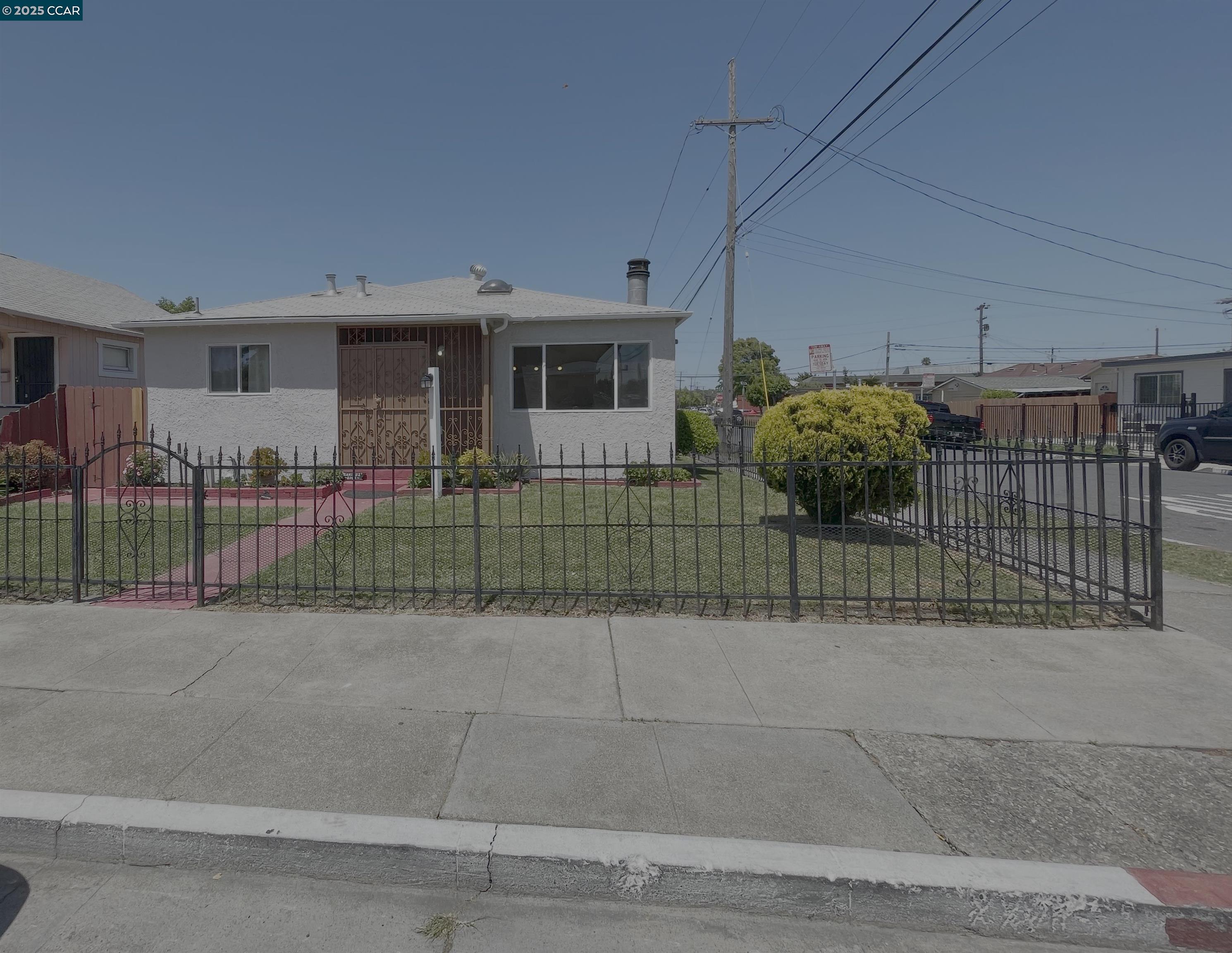 Detail Gallery Image 2 of 35 For 2029 Sutter Ave, San Pablo,  CA 94806 - 3 Beds | 1/2 Baths
