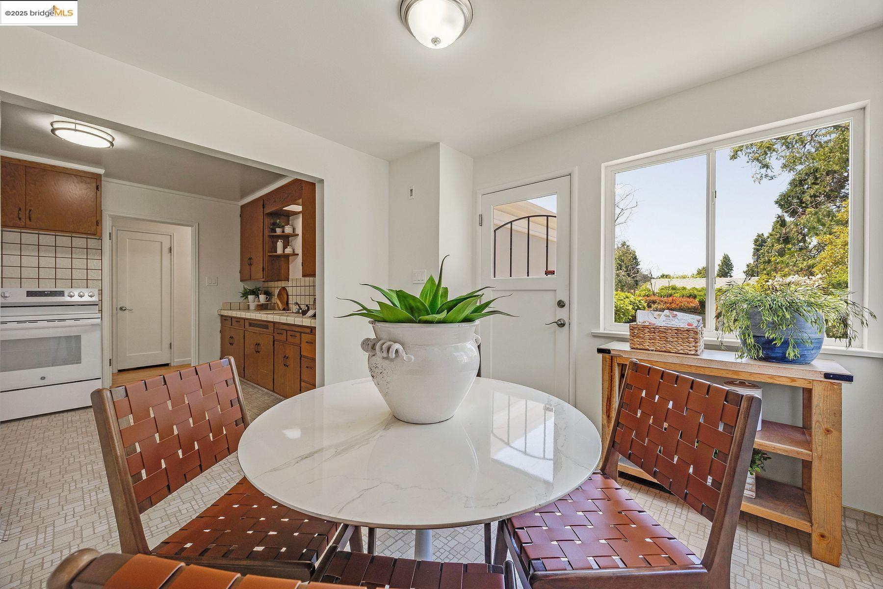 Detail Gallery Image 12 of 41 For 317 Victoria Street, El Cerrito,  CA 94530 - 4 Beds | 2 Baths
