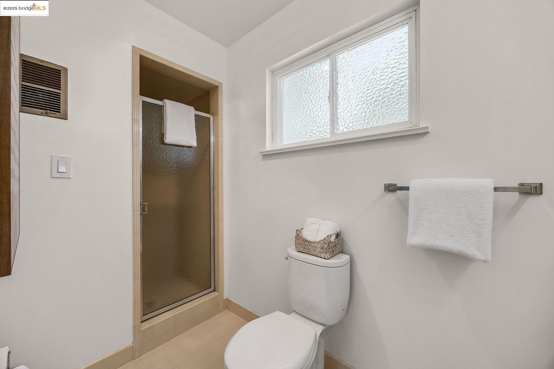 Detail Gallery Image 26 of 41 For 317 Victoria Street, El Cerrito,  CA 94530 - 4 Beds | 2 Baths