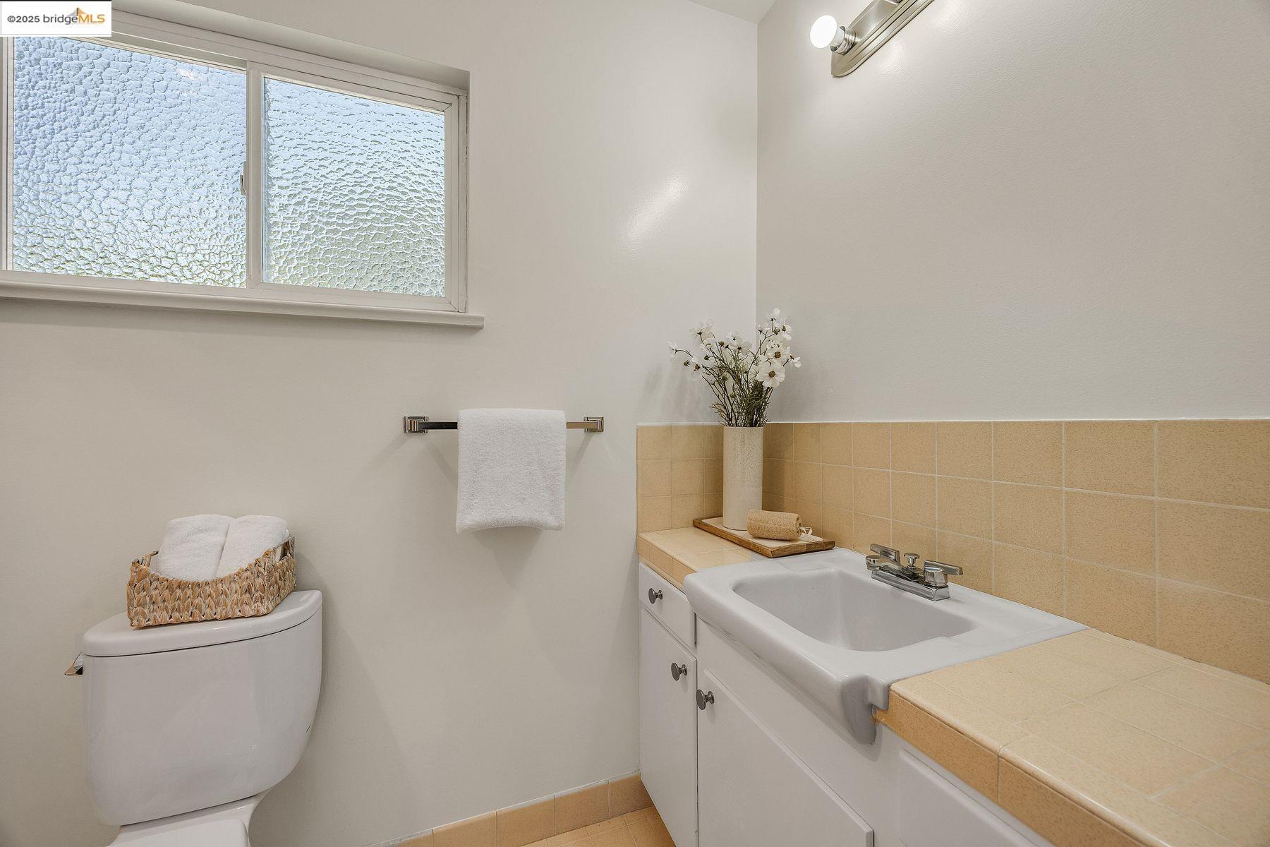 Detail Gallery Image 27 of 41 For 317 Victoria Street, El Cerrito,  CA 94530 - 4 Beds | 2 Baths