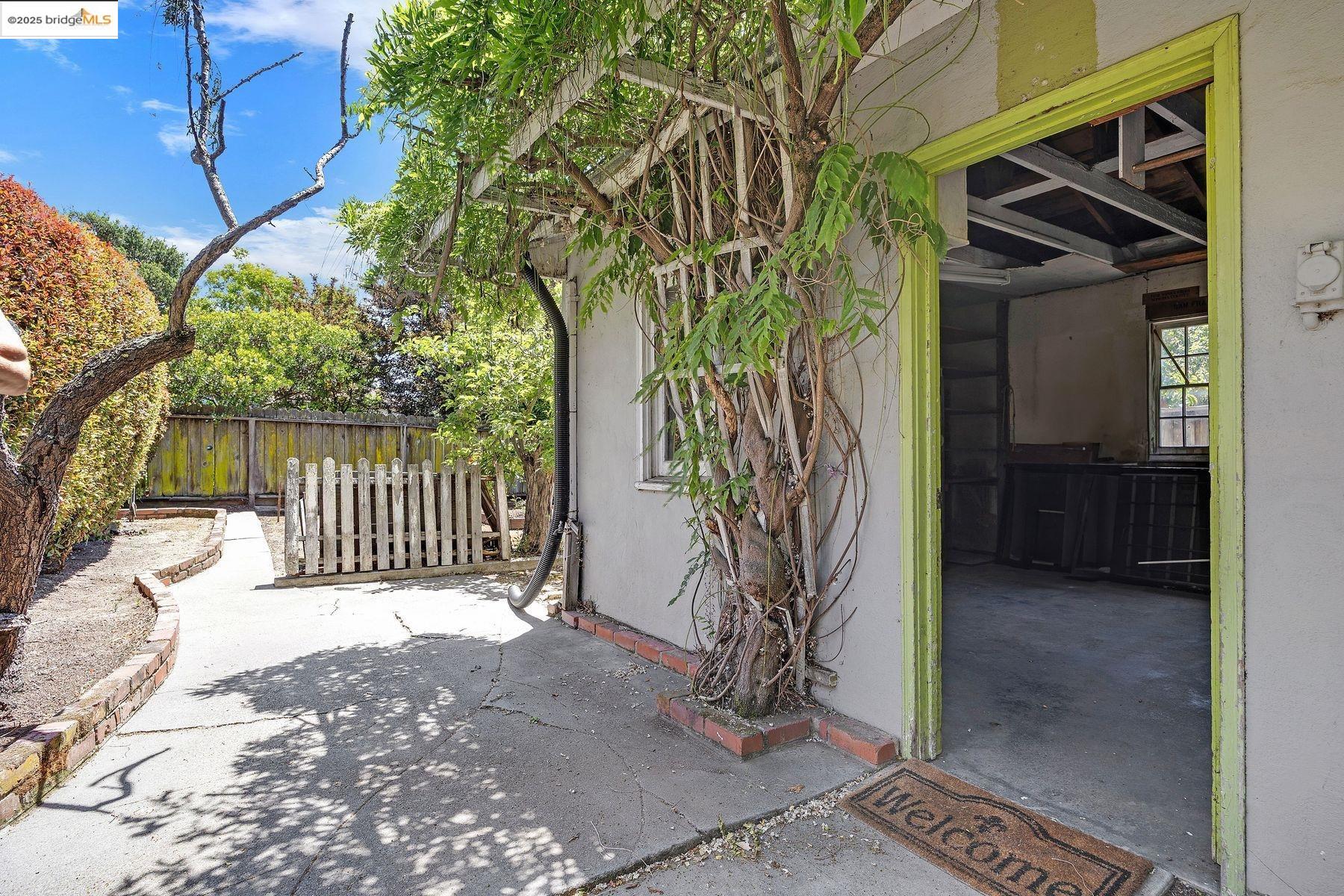 Detail Gallery Image 36 of 41 For 317 Victoria Street, El Cerrito,  CA 94530 - 4 Beds | 2 Baths