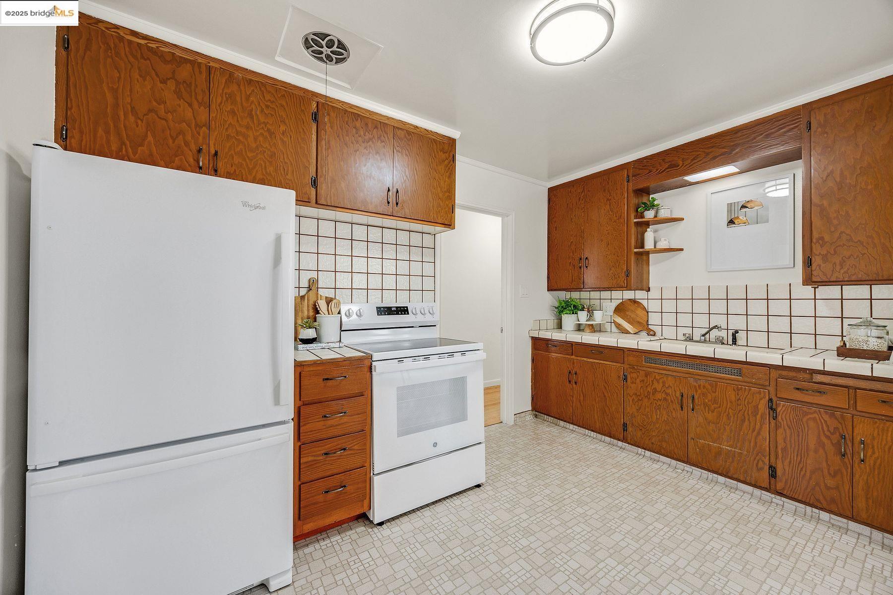 Detail Gallery Image 6 of 41 For 317 Victoria Street, El Cerrito,  CA 94530 - 4 Beds | 2 Baths