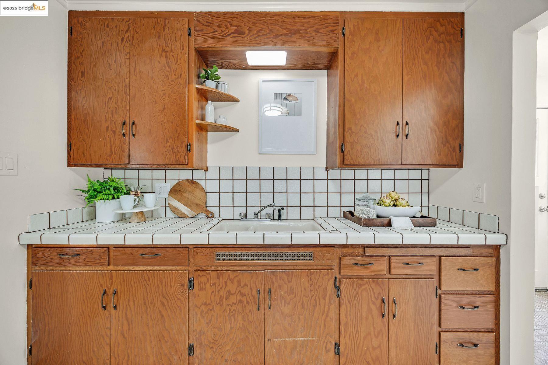 Detail Gallery Image 7 of 41 For 317 Victoria Street, El Cerrito,  CA 94530 - 4 Beds | 2 Baths