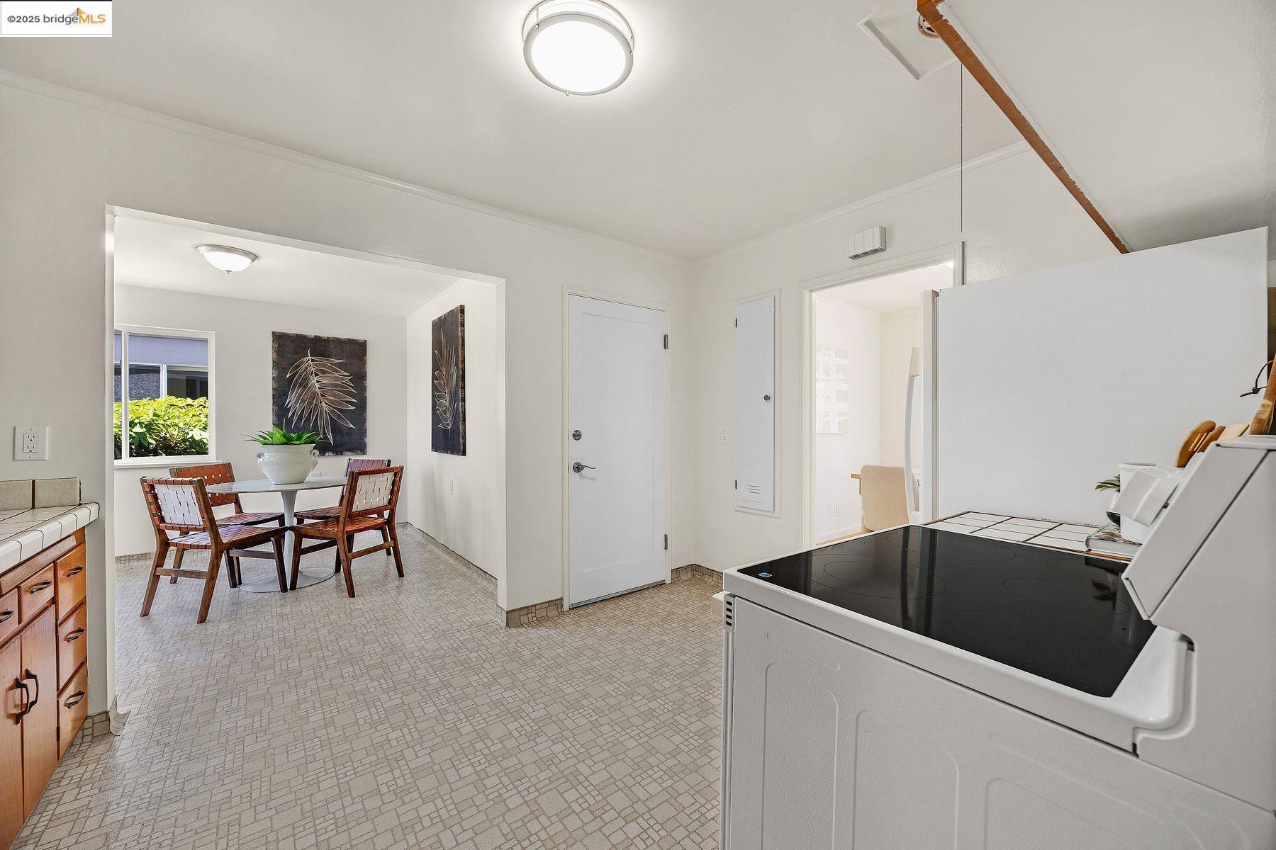 Detail Gallery Image 9 of 41 For 317 Victoria Street, El Cerrito,  CA 94530 - 4 Beds | 2 Baths