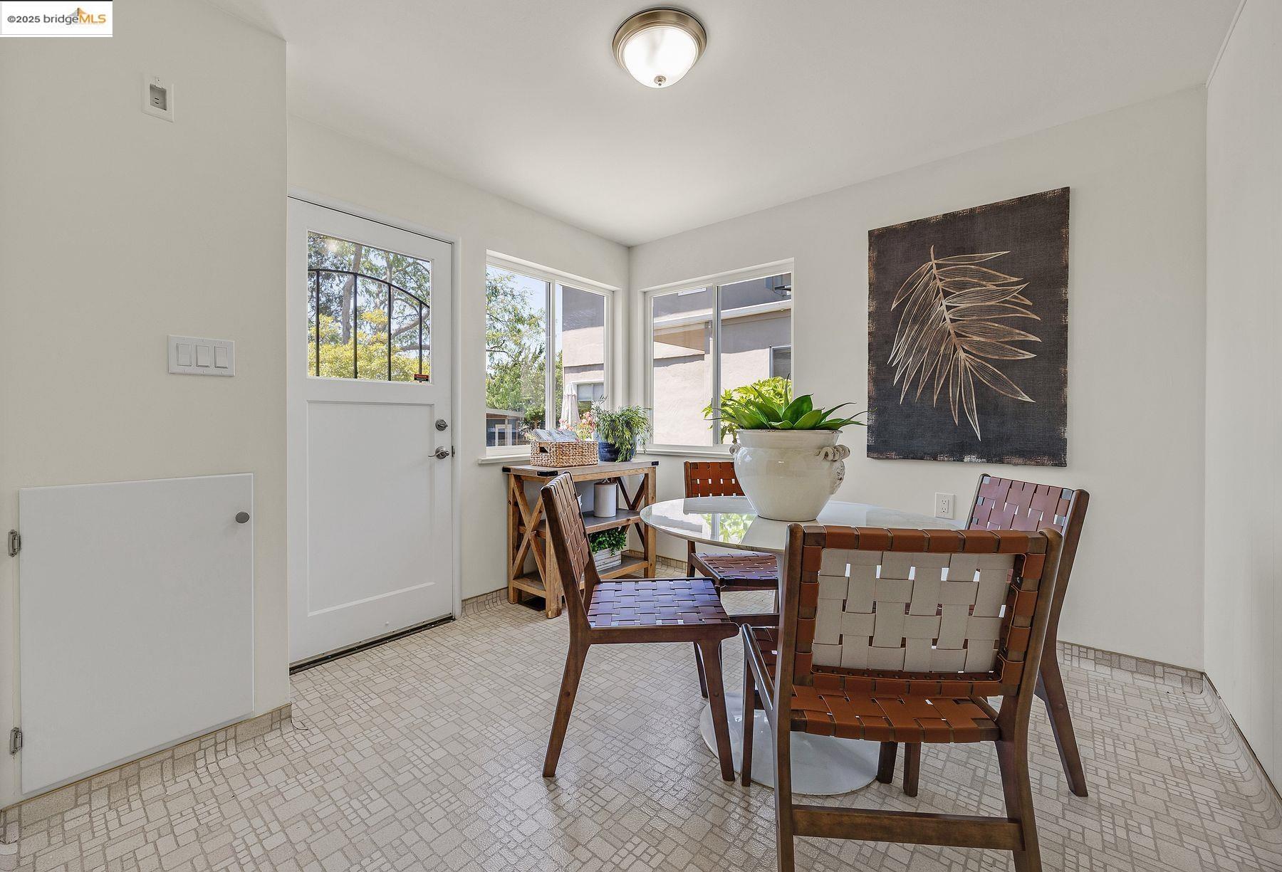 Detail Gallery Image 10 of 41 For 317 Victoria Street, El Cerrito,  CA 94530 - 4 Beds | 2 Baths