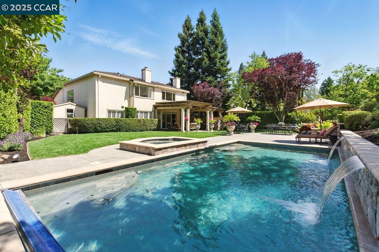 Detail Gallery Image 11 of 60 For 5220 Portillo Valley, San Ramon,  CA 94583 - 4 Beds | 3 Baths