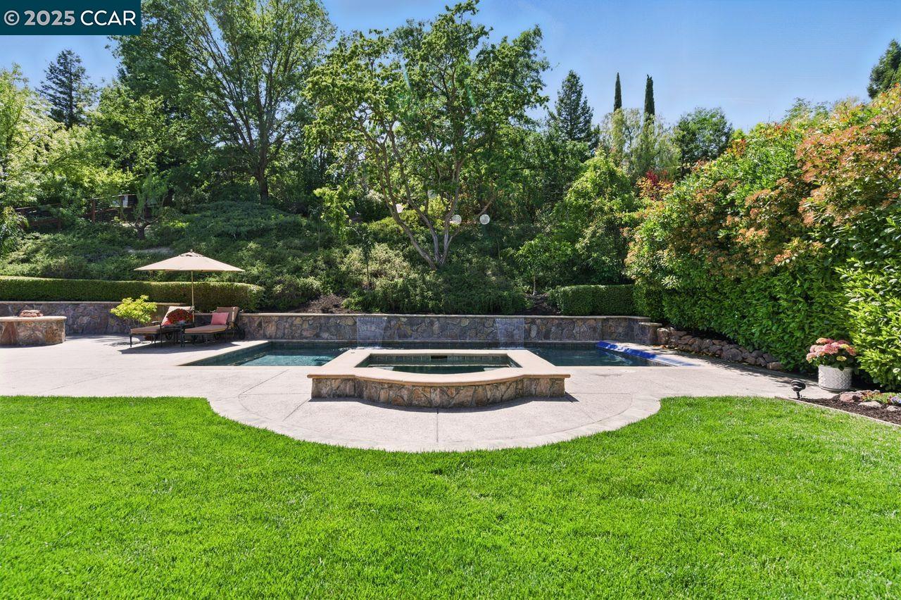 Detail Gallery Image 12 of 60 For 5220 Portillo Valley, San Ramon,  CA 94583 - 4 Beds | 3 Baths