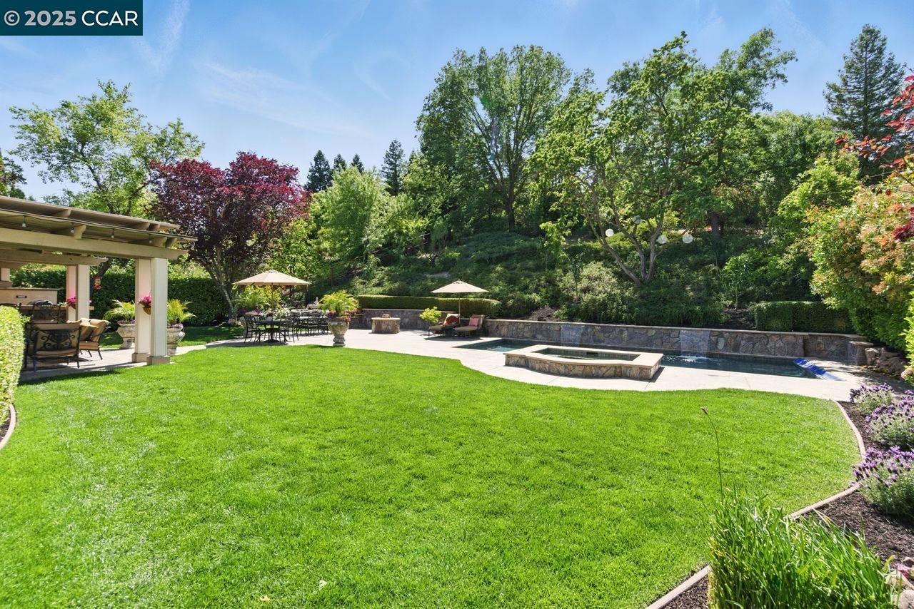 Detail Gallery Image 13 of 60 For 5220 Portillo Valley, San Ramon,  CA 94583 - 4 Beds | 3 Baths