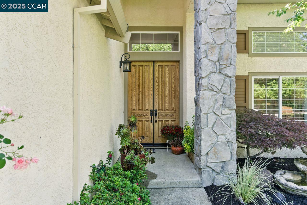 Detail Gallery Image 5 of 60 For 5220 Portillo Valley, San Ramon,  CA 94583 - 4 Beds | 3 Baths