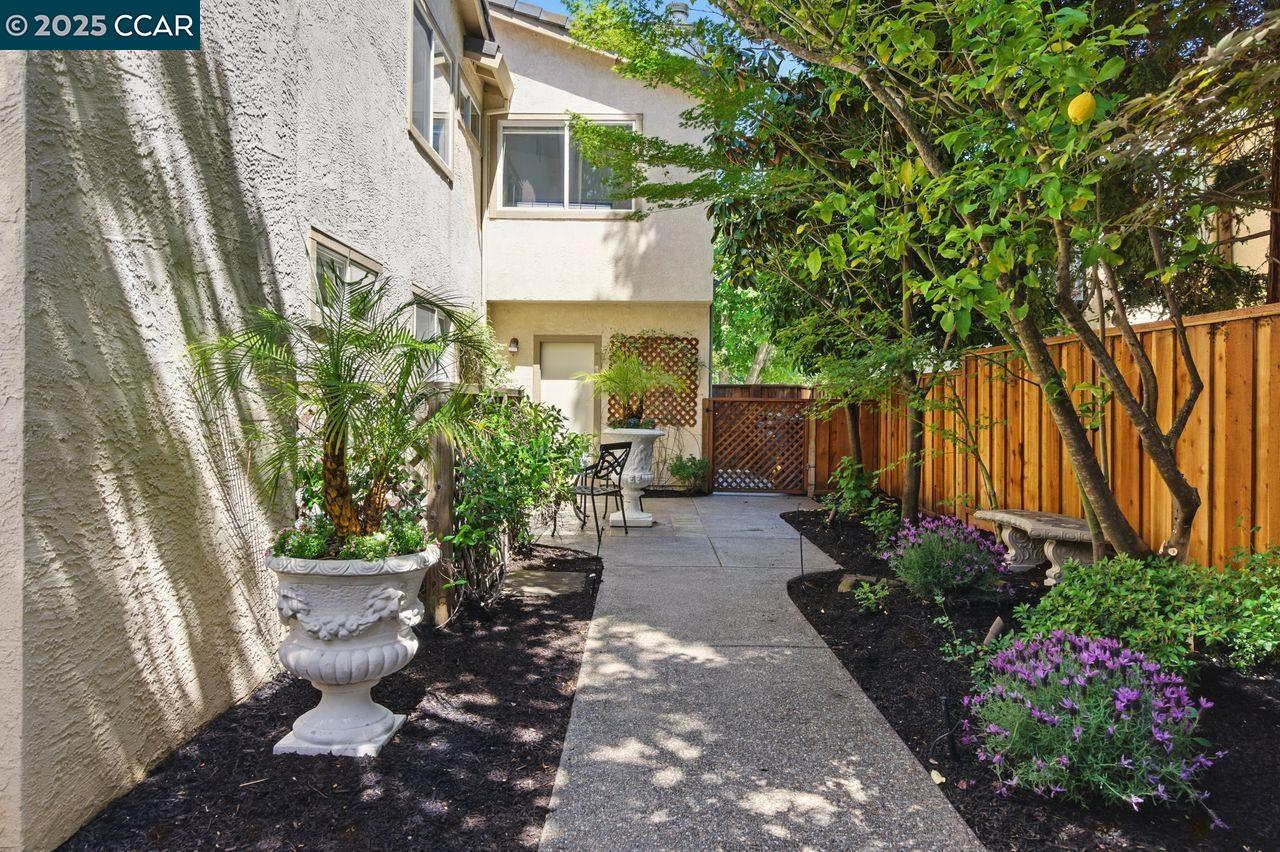 Detail Gallery Image 6 of 60 For 5220 Portillo Valley, San Ramon,  CA 94583 - 4 Beds | 3 Baths