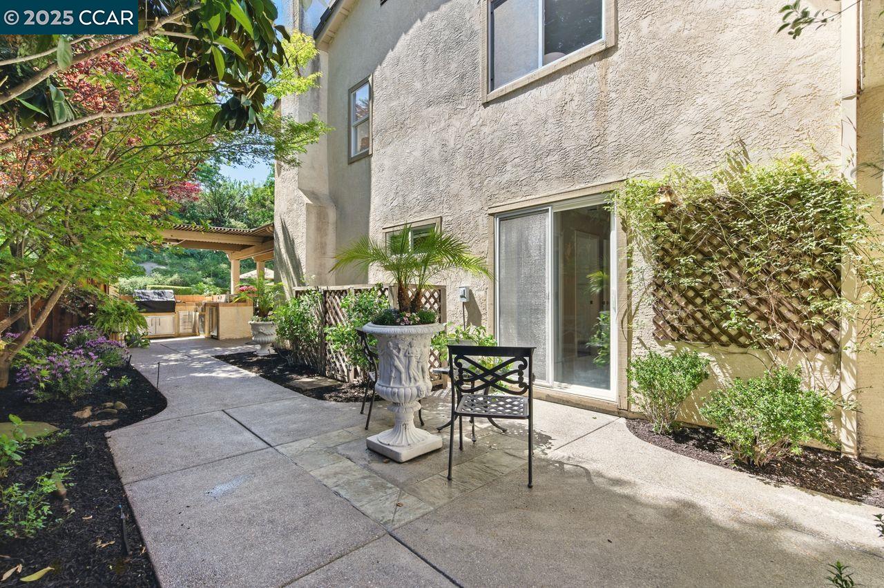 Detail Gallery Image 8 of 60 For 5220 Portillo Valley, San Ramon,  CA 94583 - 4 Beds | 3 Baths