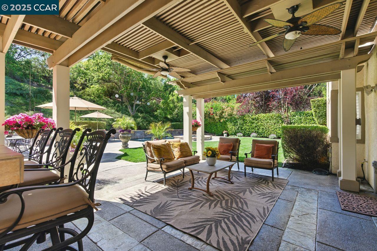 Detail Gallery Image 9 of 60 For 5220 Portillo Valley, San Ramon,  CA 94583 - 4 Beds | 3 Baths