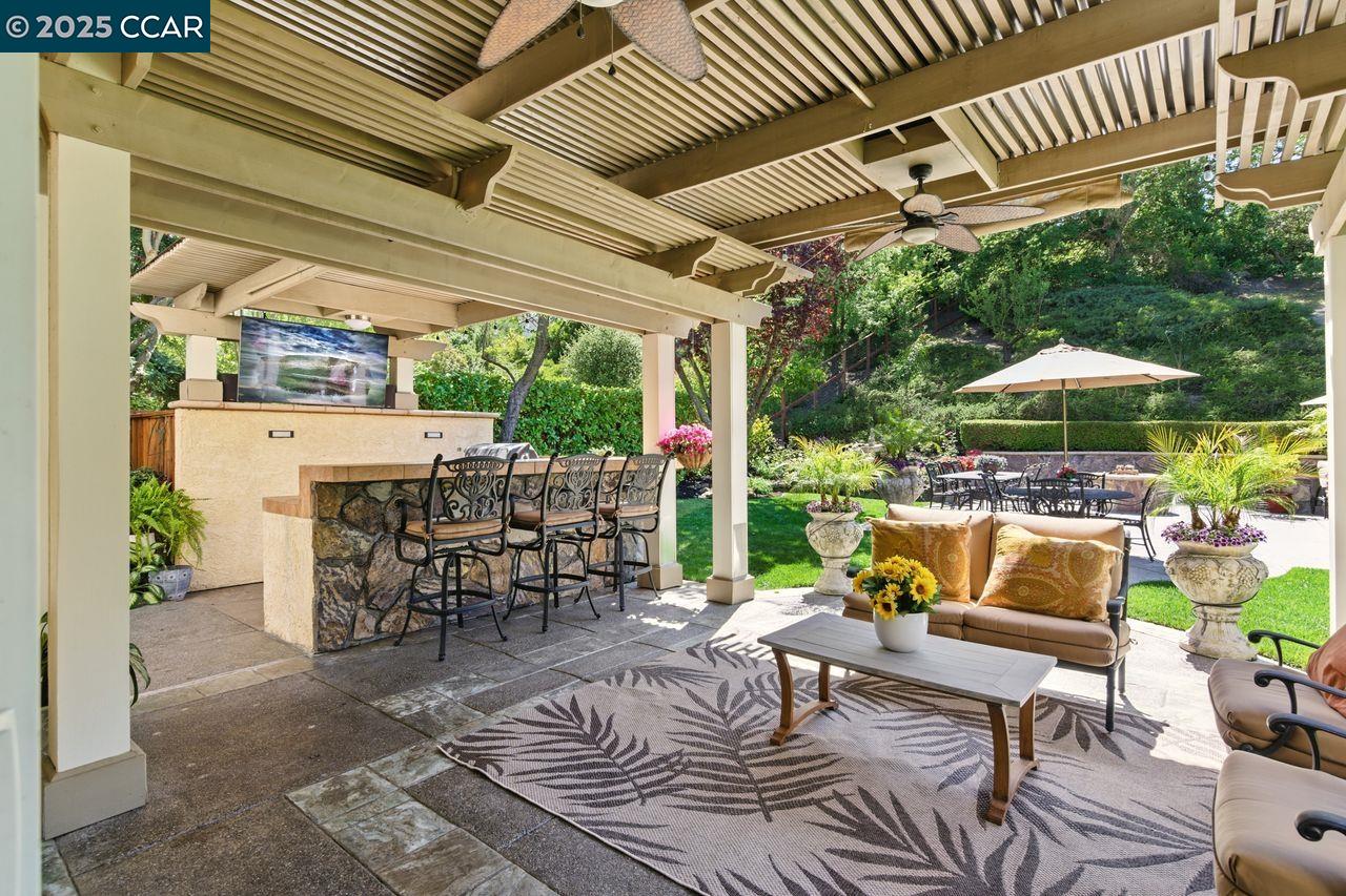 Detail Gallery Image 10 of 60 For 5220 Portillo Valley, San Ramon,  CA 94583 - 4 Beds | 3 Baths